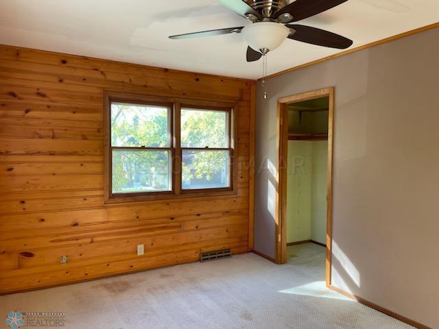 1968 single family home for sale at 802 11TH Avenue N in Moorhead, MN — 4 bed, 2 bath (photo 28 of 32)