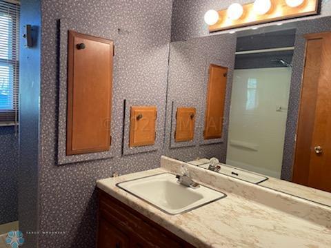 1968 single family home for sale at 802 11TH Avenue N in Moorhead, MN — 4 bed, 2 bath (photo 29 of 32)