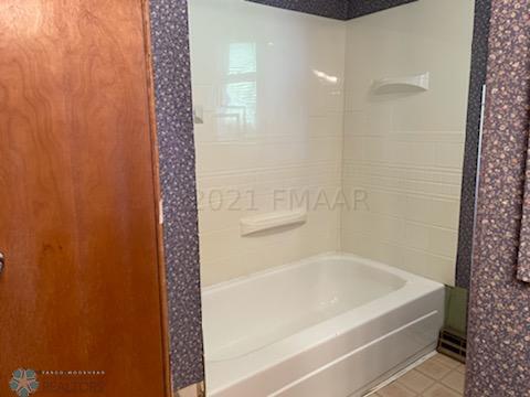 1968 single family home for sale at 802 11TH Avenue N in Moorhead, MN — 4 bed, 2 bath (photo 30 of 32)