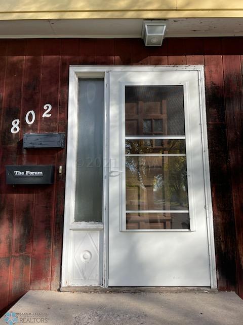 1968 single family home for sale at 802 11TH Avenue N in Moorhead, MN — 4 bed, 2 bath (photo 9 of 32)