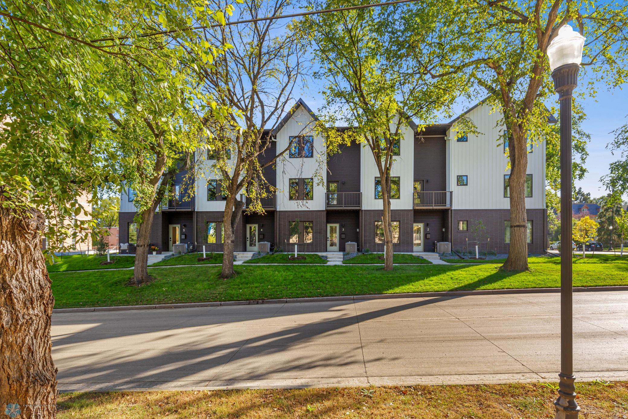 2023 townhouse for sale at 502 8th Street S, Unit 1 in Fargo, ND — 3 bed, 4 bath (photo 4 of 50)