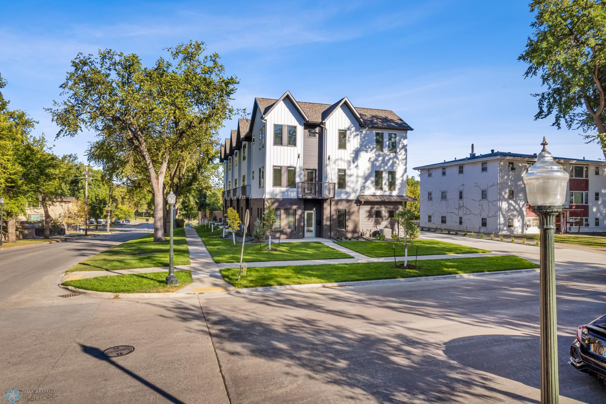 2023 townhouse for sale at 502 8th Street S, Unit 1 in Fargo, ND — 3 bed, 4 bath (photo 35 of 50)