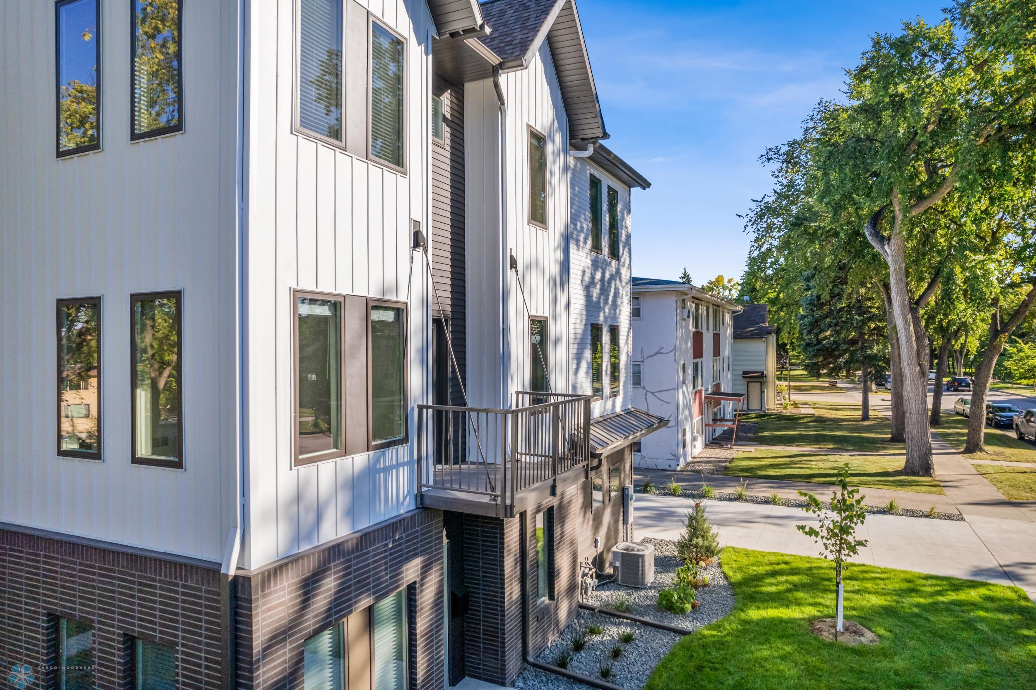 2023 townhouse for sale at 502 8th Street S, Unit 1 in Fargo, ND — 3 bed, 4 bath (photo 38 of 50)