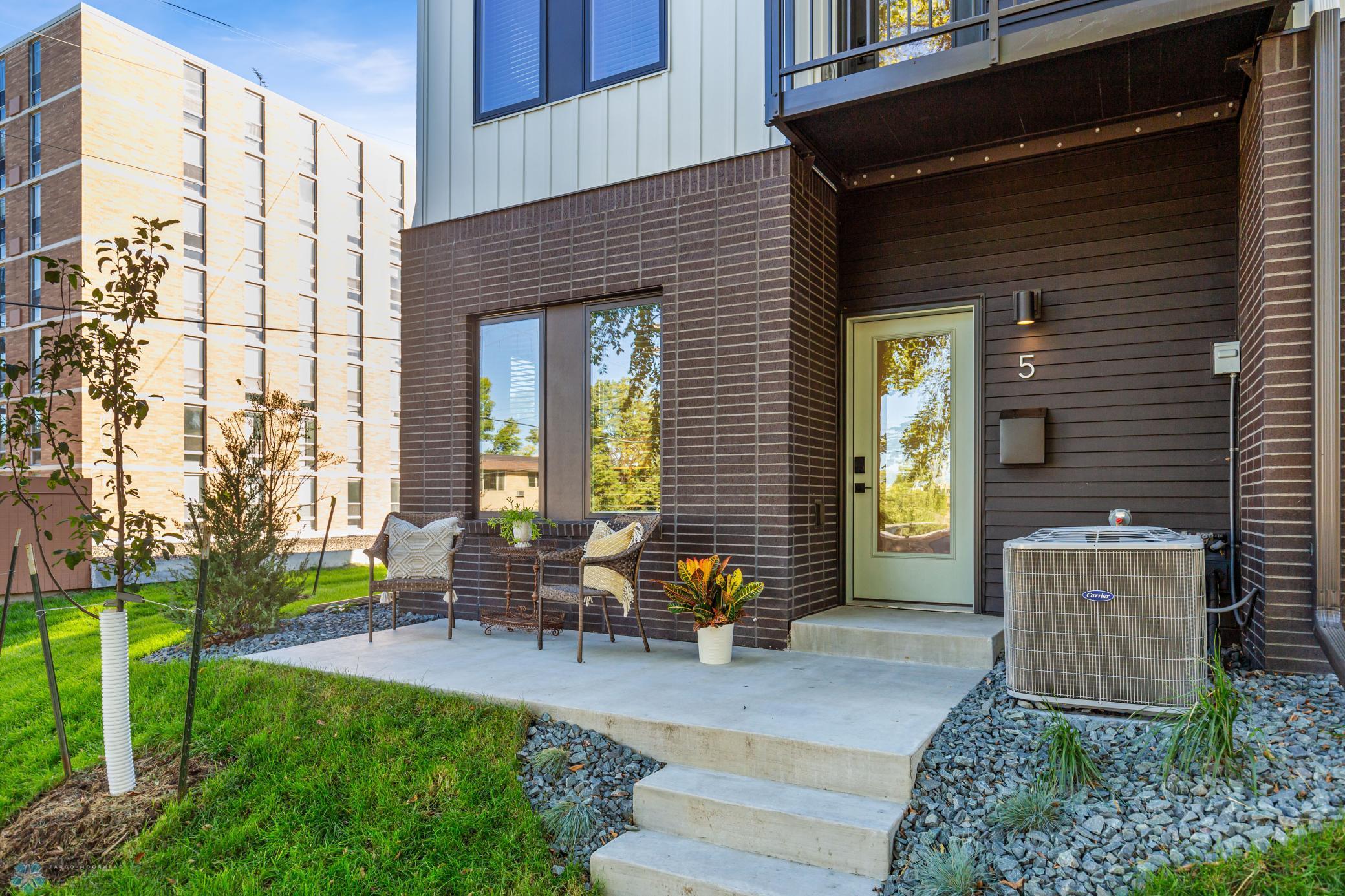 2023 townhouse for sale at 502 8th Street S, Unit 1 in Fargo, ND — 3 bed, 4 bath (photo 6 of 50)