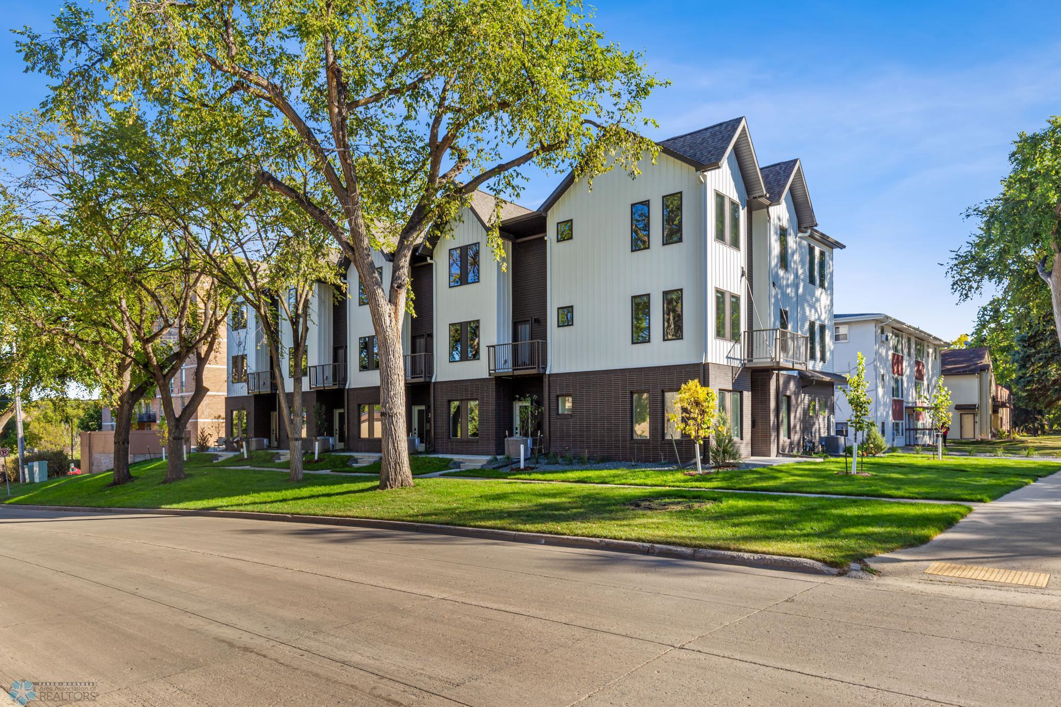 2023 townhouse for sale at 502 8th Street S, Unit 1 in Fargo, ND — 3 bed, 4 bath (photo 8 of 50)
