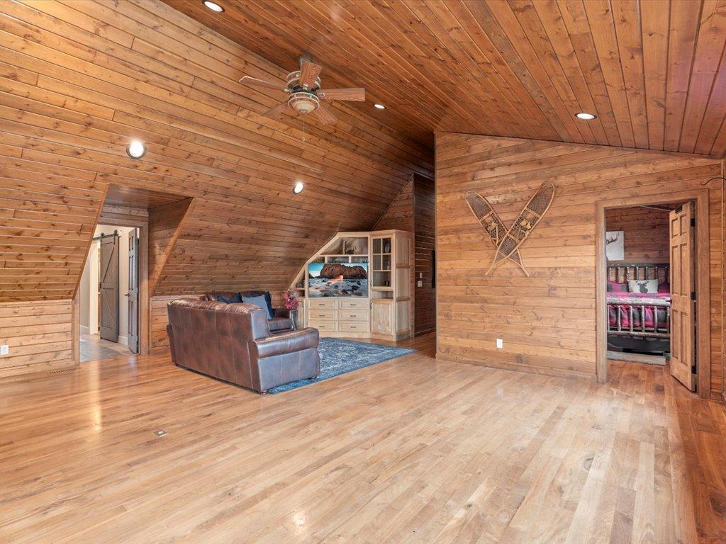 2020 single family home for sale at 33314 Island Lake Trail in Pequot Lakes, MN — 4 bed, 4 bath (photo 22 of 54)