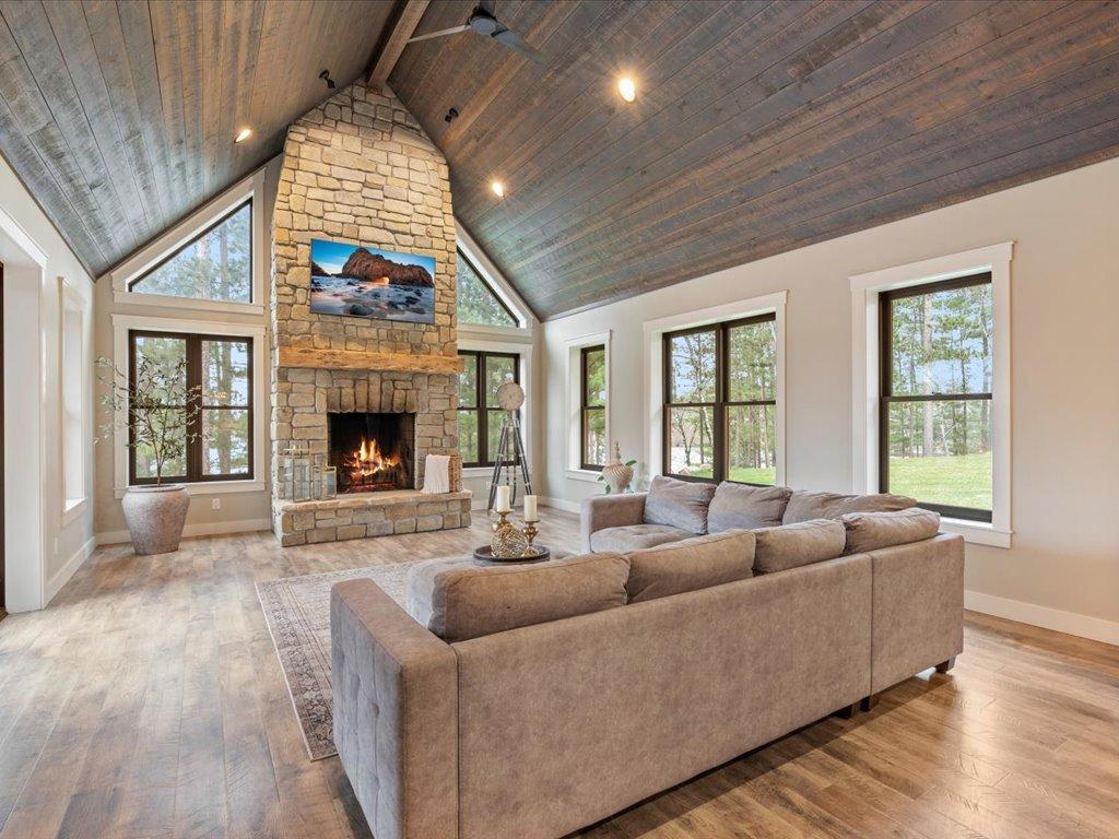 2020 single family home for sale at 33314 Island Lake Trail in Pequot Lakes, MN — 4 bed, 4 bath (photo 8 of 54)
