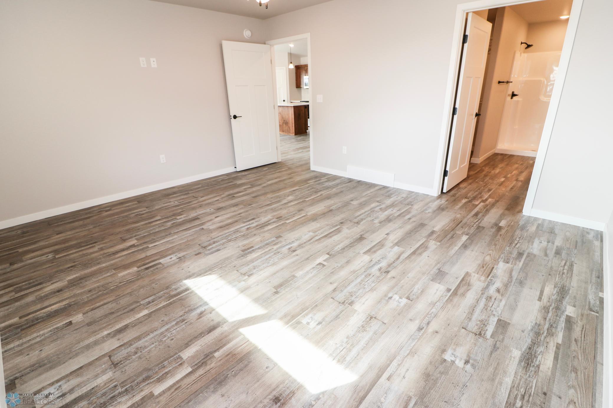 2024 twin home for sale at 1404 Prairie Lane in Wahpeton, ND — 2 bed, 2 bath (photo 16 of 21)