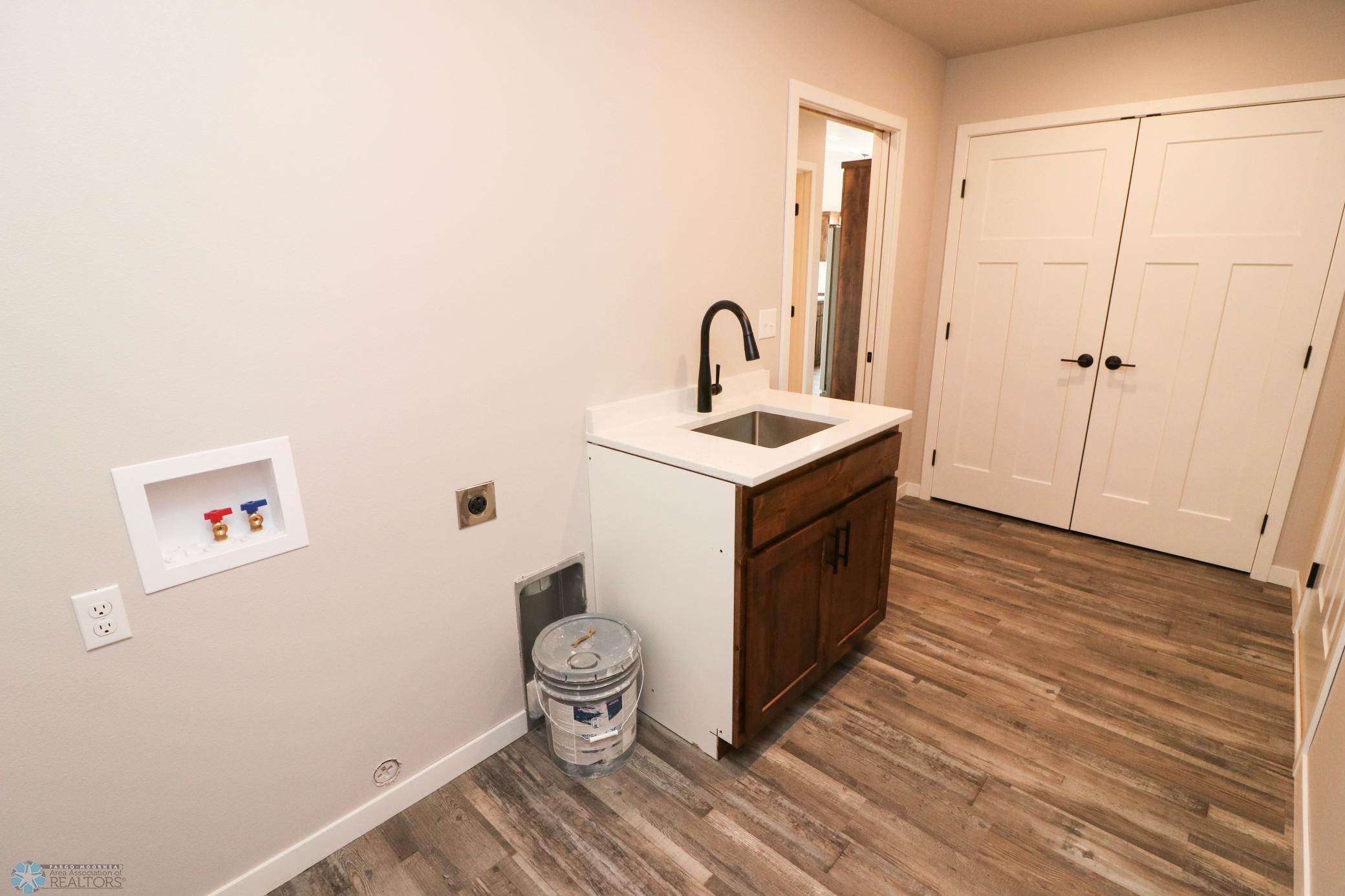 2024 twin home for sale at 1404 Prairie Lane in Wahpeton, ND — 2 bed, 2 bath (photo 10 of 21)