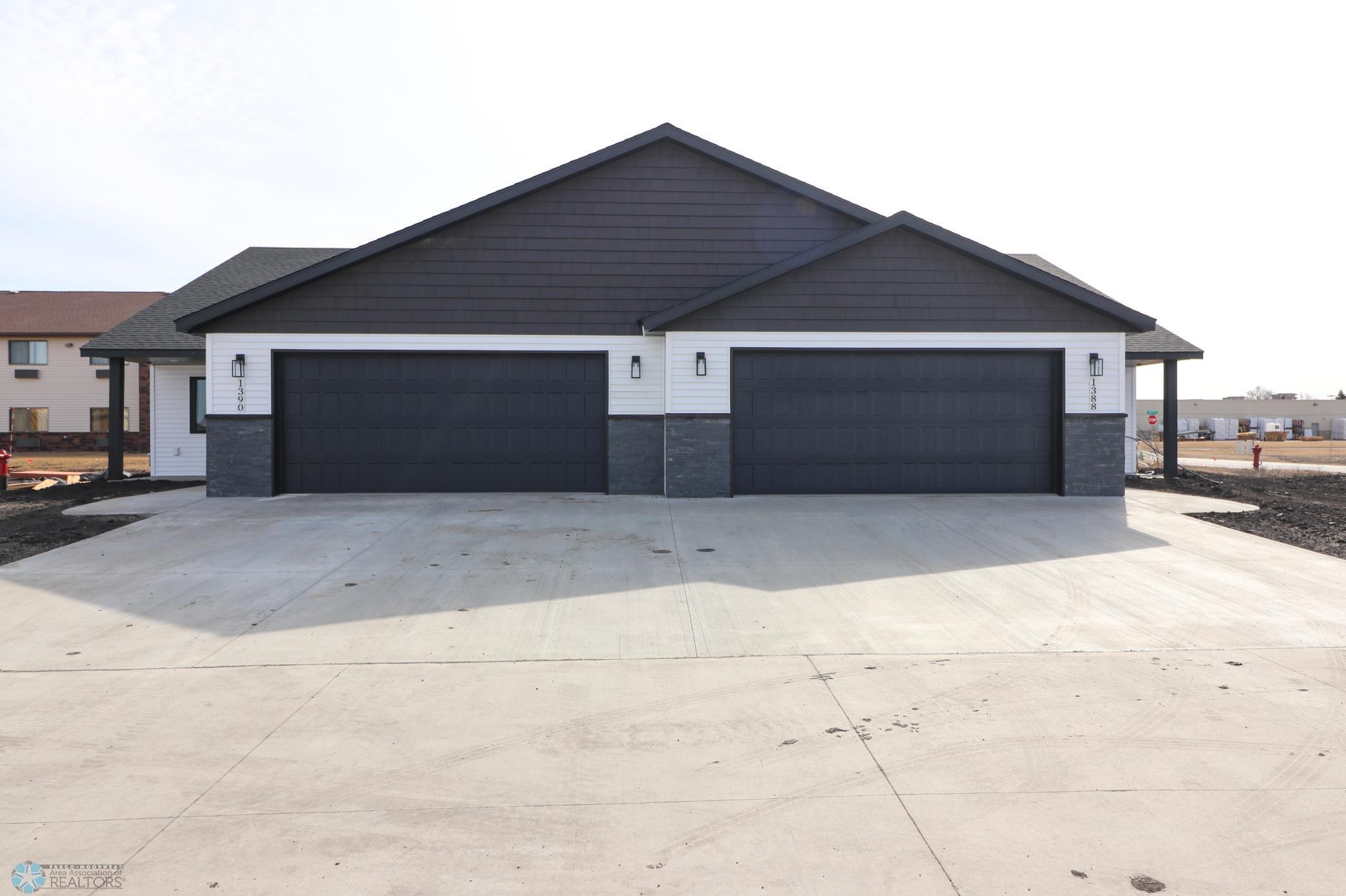2024 twin home for sale at 1406 Prairie Lane in Wahpeton, ND — 2 bed, 2 bath (photo 2 of 21)