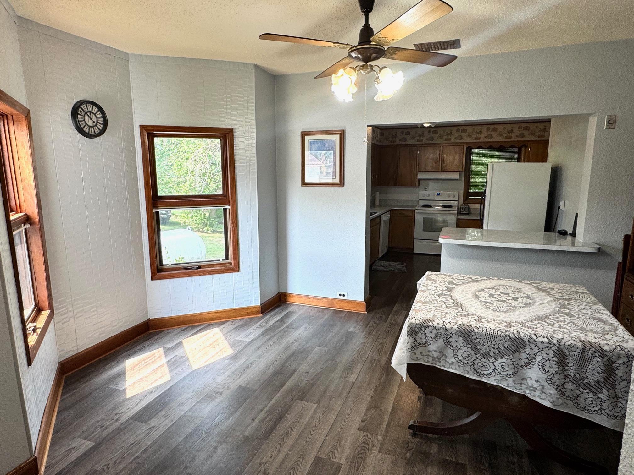 1900 single family home for sale at 401 S Main Street in Badger, MN — 3 bed, 2 bath (photo 4 of 19)