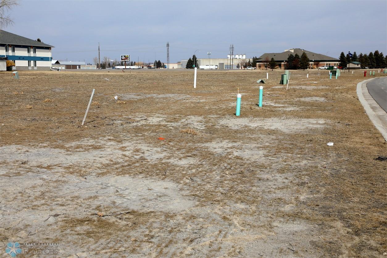 land for sale at 1768 Magnolia Court in Wahpeton, ND (photo 3 of 5)