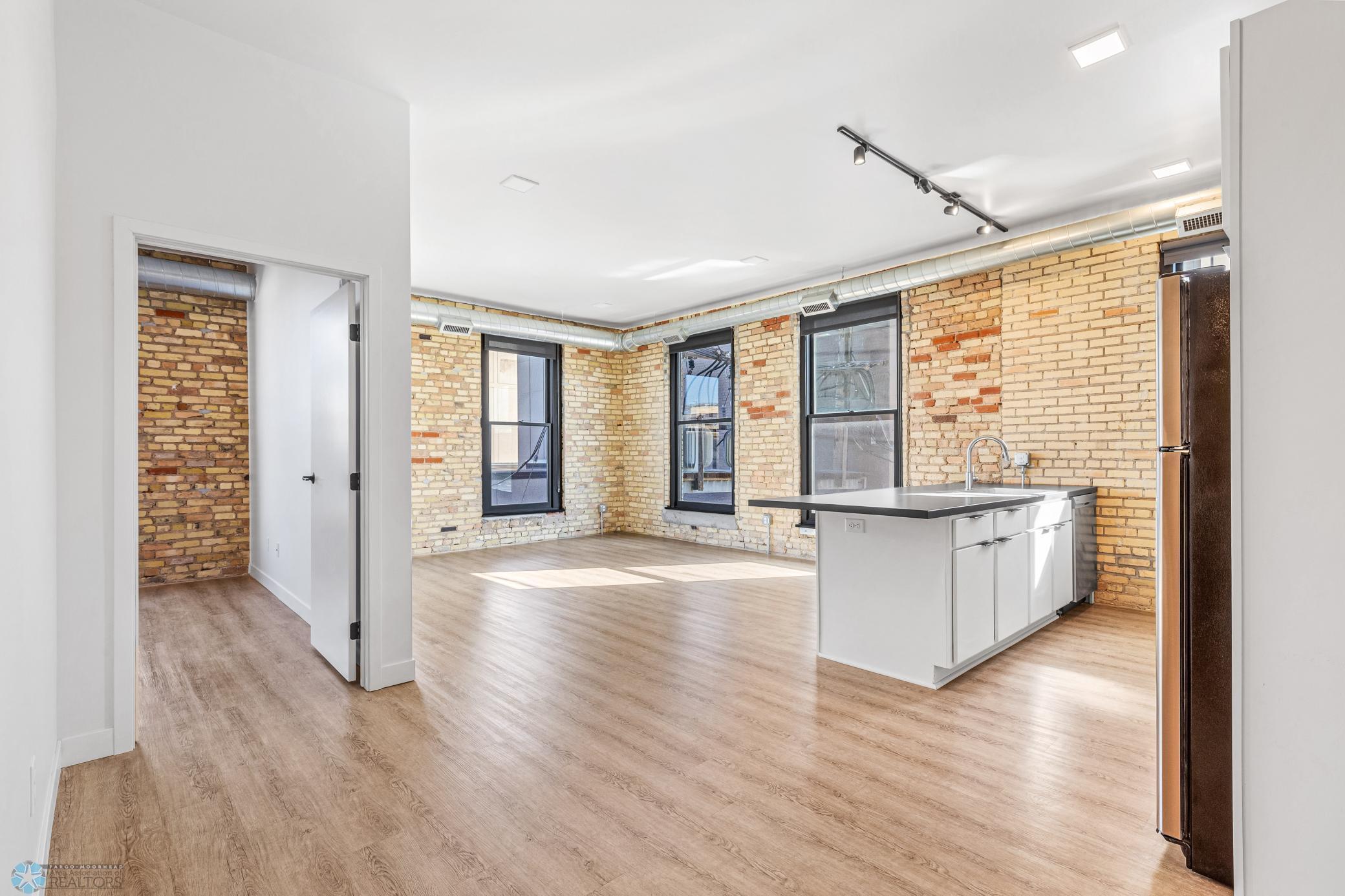 1911 condo for sale at 117 Broadway N, Unit 308 in Fargo, ND — 3 bed, 2 bath (photo 2 of 61)