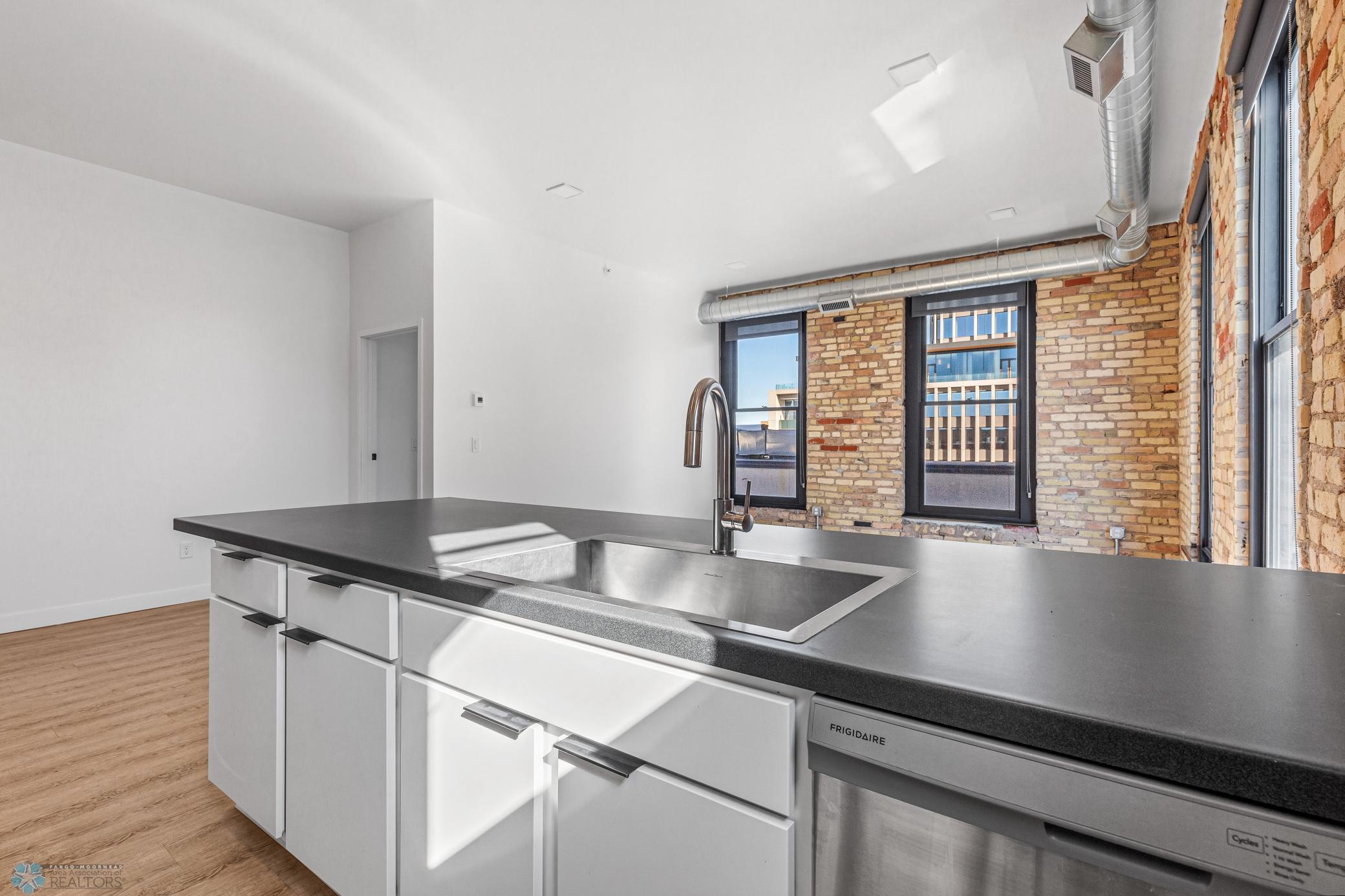 1911 condo for sale at 117 Broadway N, Unit 308 in Fargo, ND — 3 bed, 2 bath (photo 6 of 61)