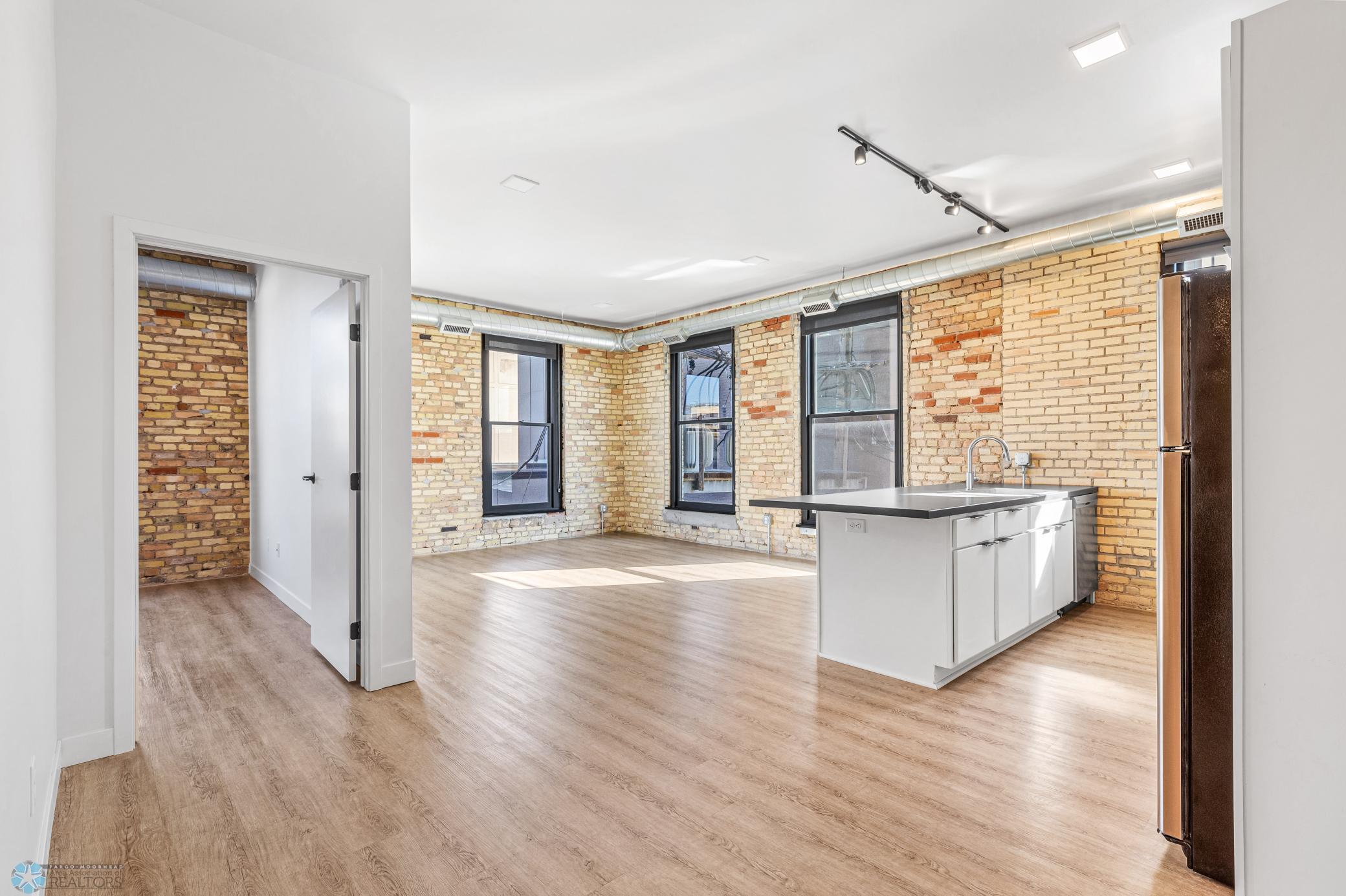 1911 condo for sale at 117 Broadway N, Unit 308 in Fargo, ND — 3 bed, 2 bath (photo 2 of 60)