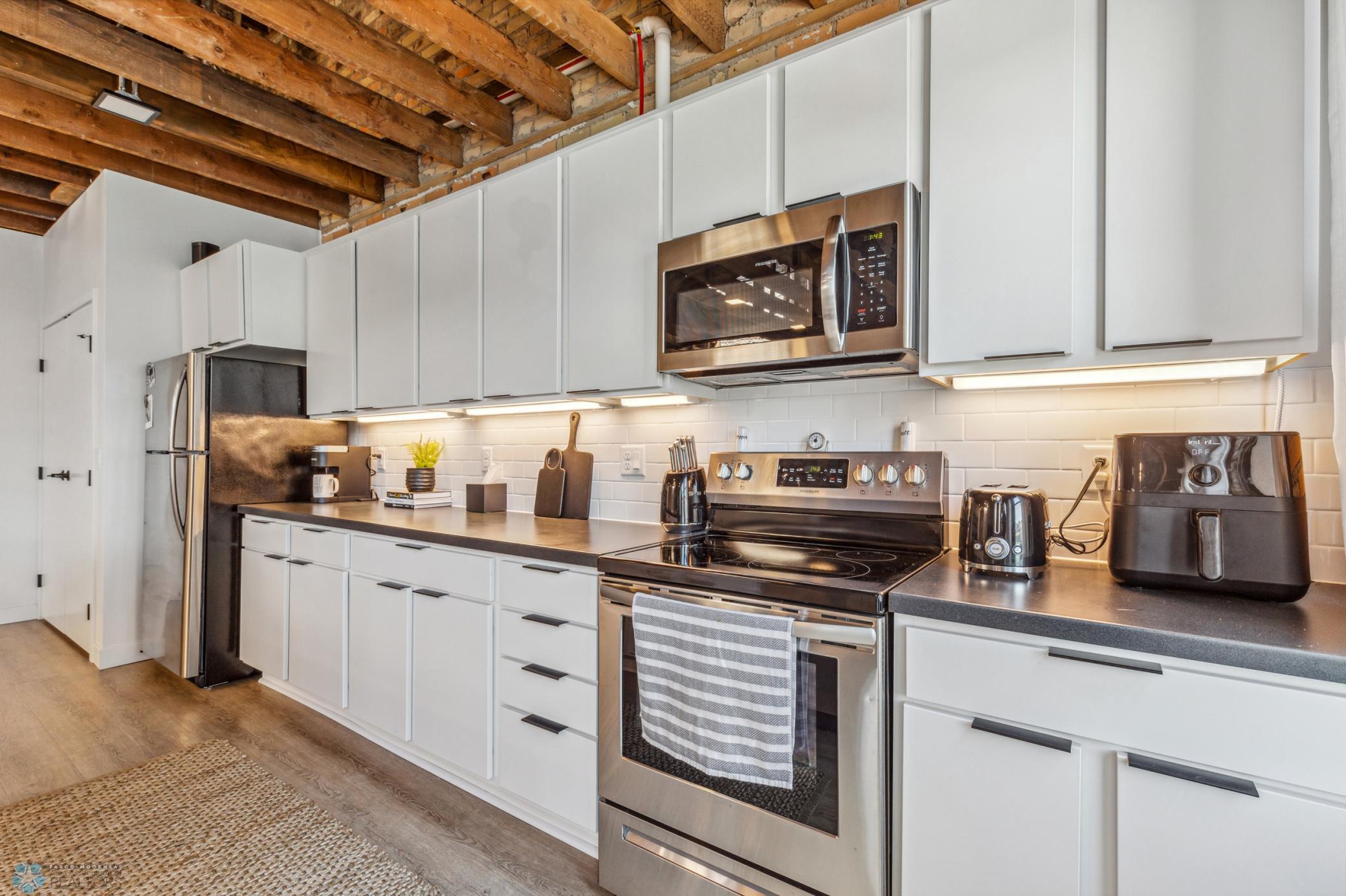 1911 condo for sale at 117 Broadway N, Unit 303 in Fargo, ND — 2 bed, 2 bath (photo 11 of 61)
