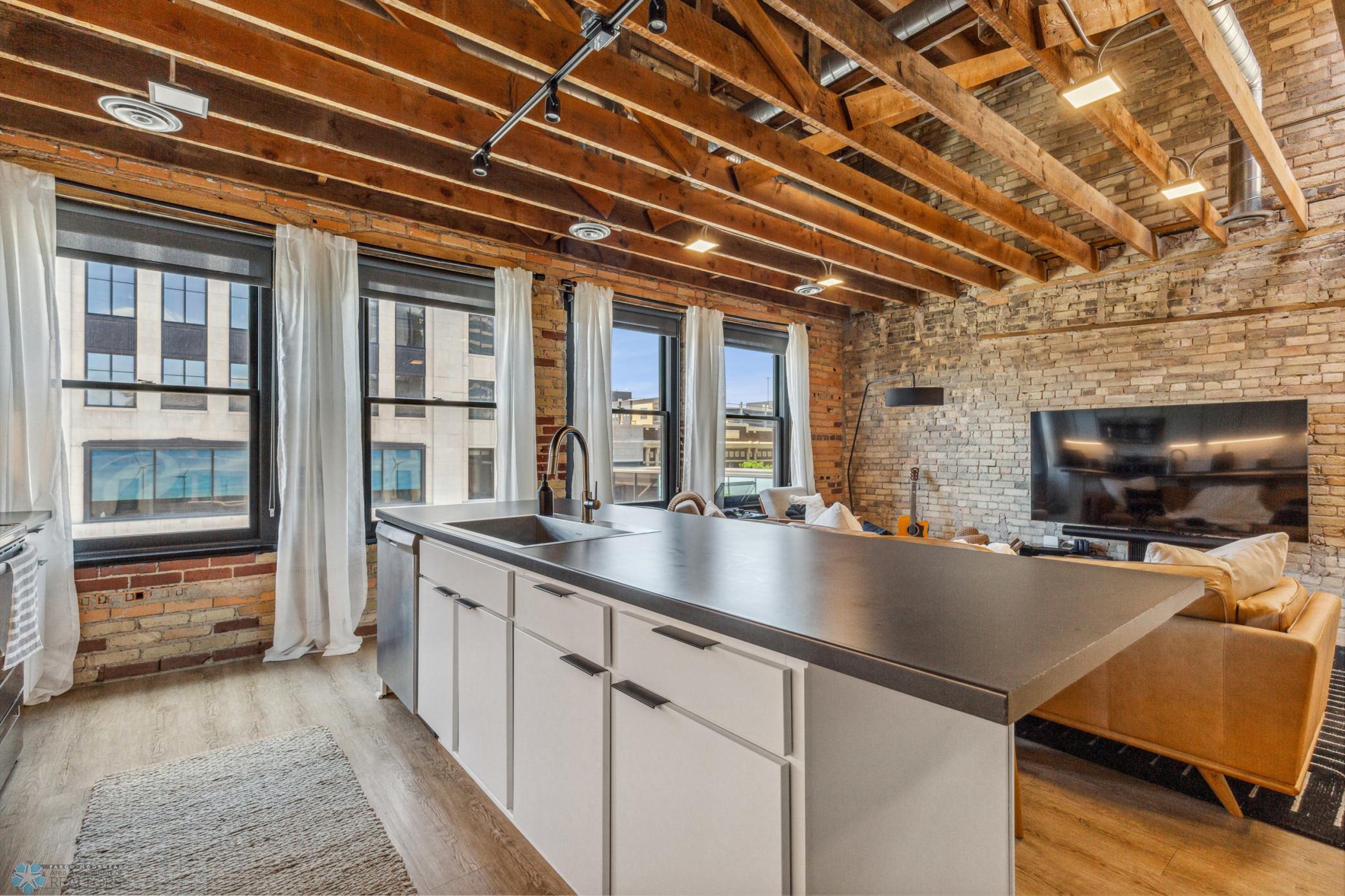 1911 condo for sale at 117 Broadway N, Unit 303 in Fargo, ND — 2 bed, 2 bath (photo 12 of 61)