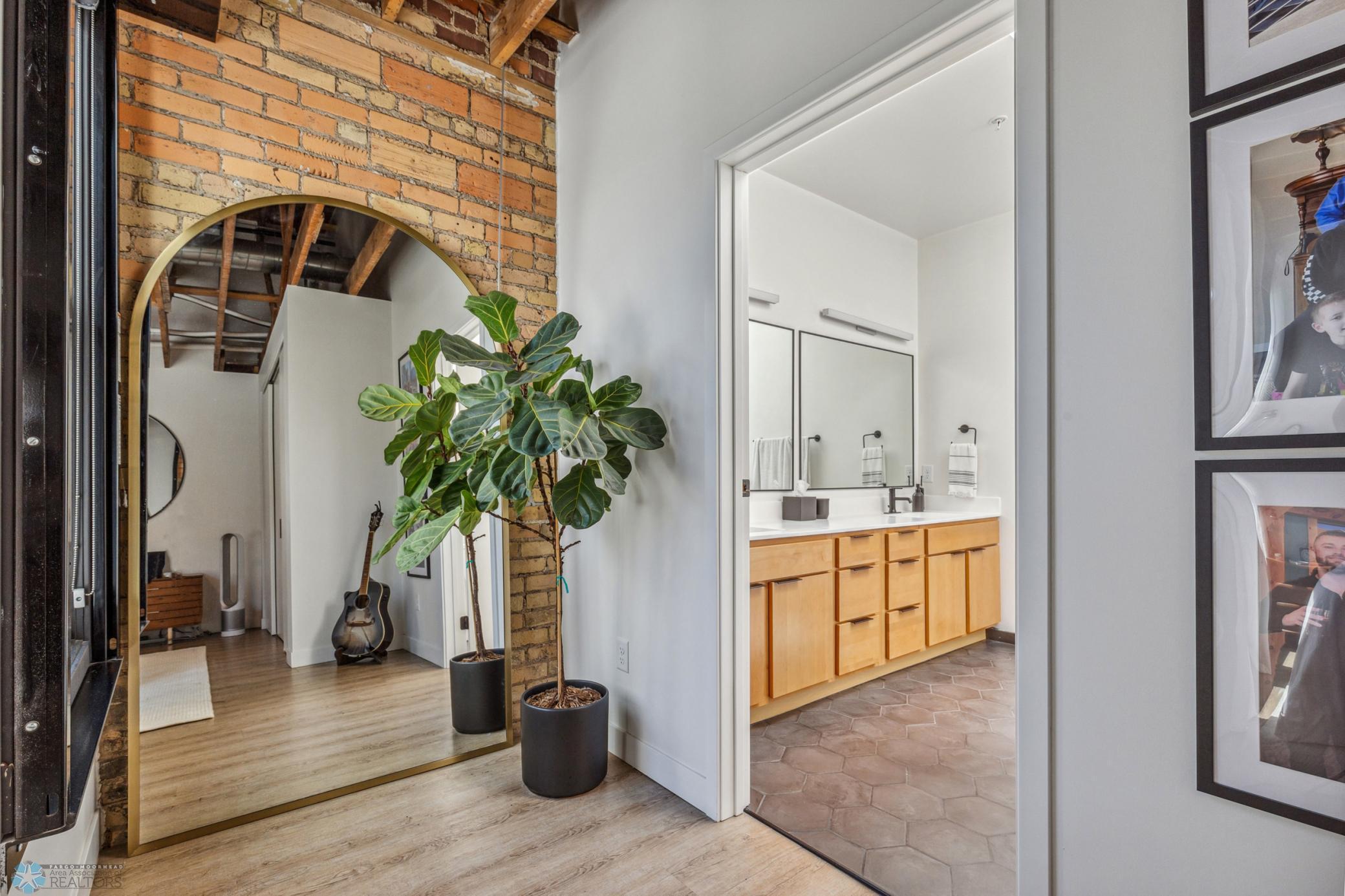 1911 condo for sale at 117 Broadway N, Unit 303 in Fargo, ND — 2 bed, 2 bath (photo 17 of 61)