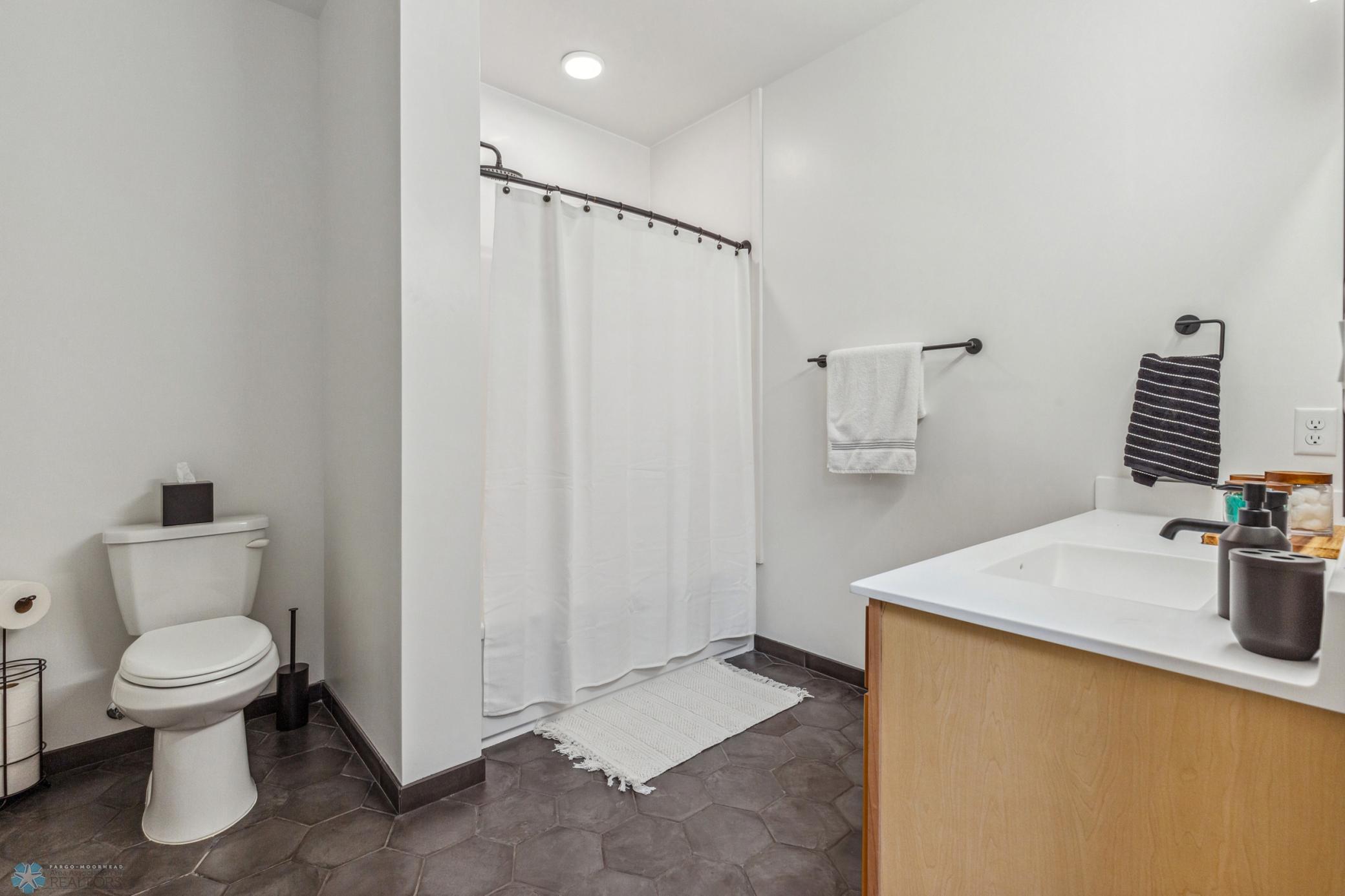 1911 condo for sale at 117 Broadway N, Unit 303 in Fargo, ND — 2 bed, 2 bath (photo 22 of 61)