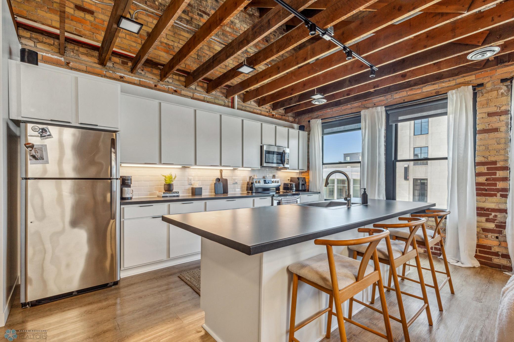 1911 condo for sale at 117 Broadway N, Unit 303 in Fargo, ND — 2 bed, 2 bath (photo 9 of 61)