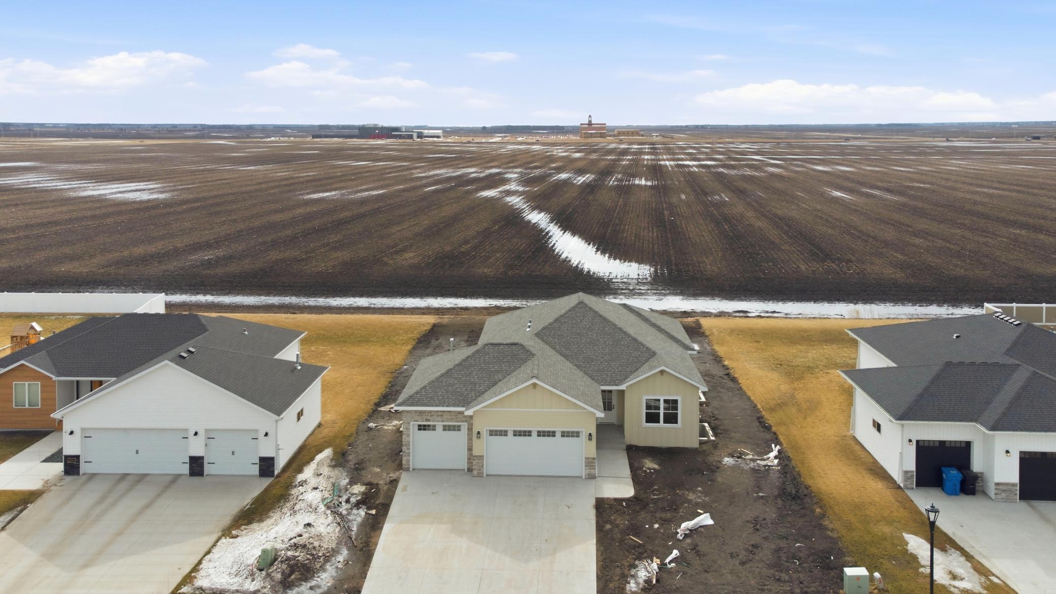 4288 Pine Parkway S, Fargo ND 58104 - Photo 4 of 33
