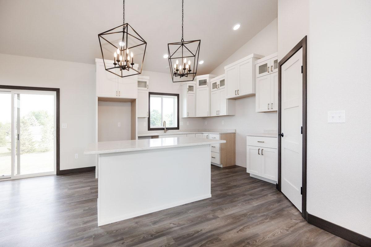 2024 single family home for sale at 656 Lake Forest Circle in Detroit Lakes, MN — 4 bed, 3 bath (photo 12 of 79)