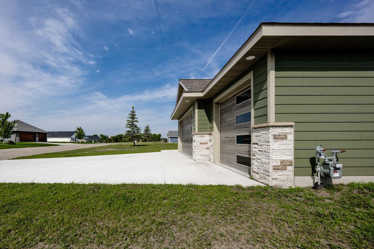 2024 single family home for sale at 656 Lake Forest Circle in Detroit Lakes, MN — 4 bed, 3 bath (photo 71 of 79)