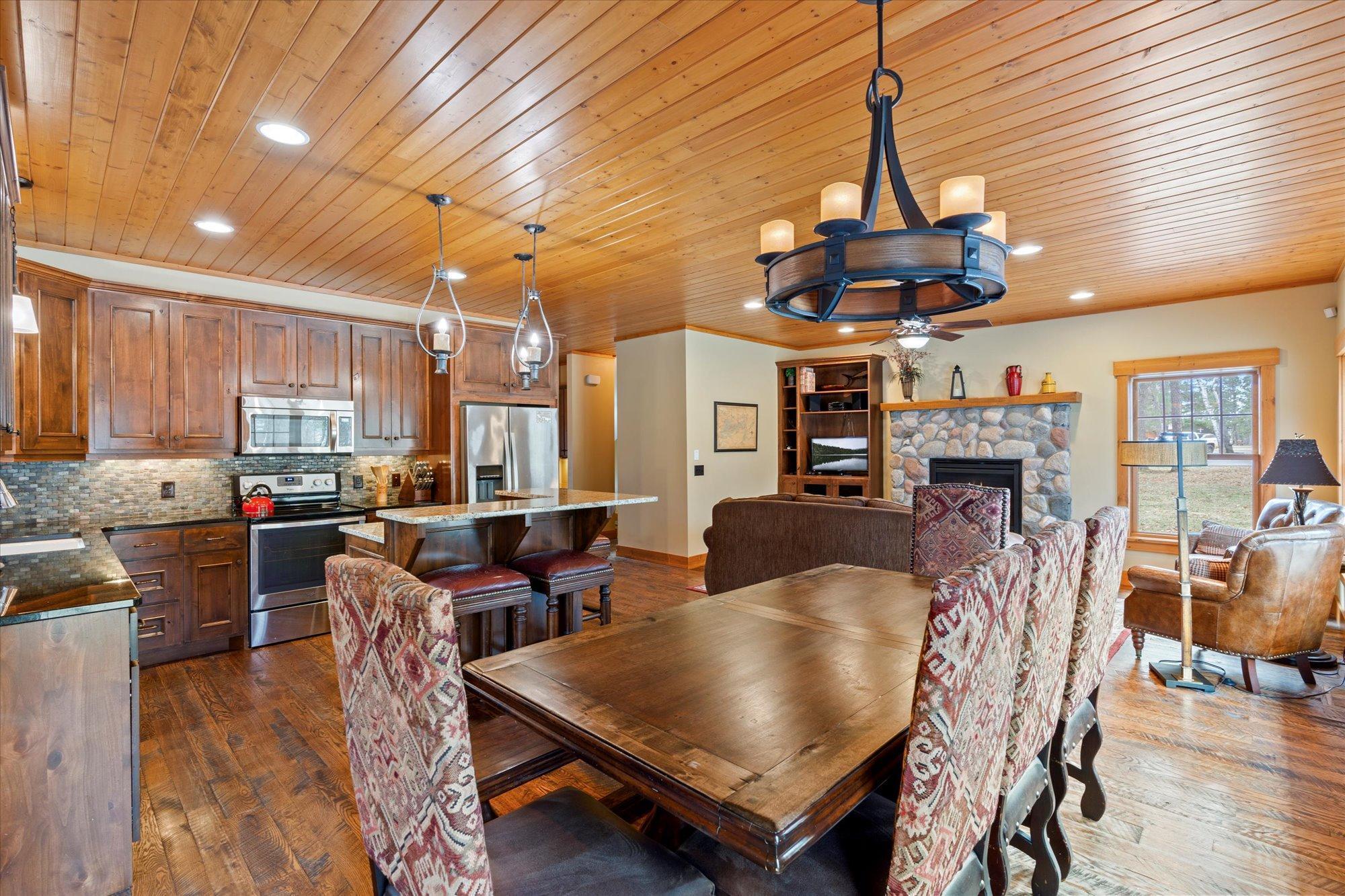 2014 single family home for sale at 11460 Lynn Boyd Way, Unit Cottage 1 Fraction 3 in Crosslake, MN — 4 bed, 4 bath (photo 3 of 33)