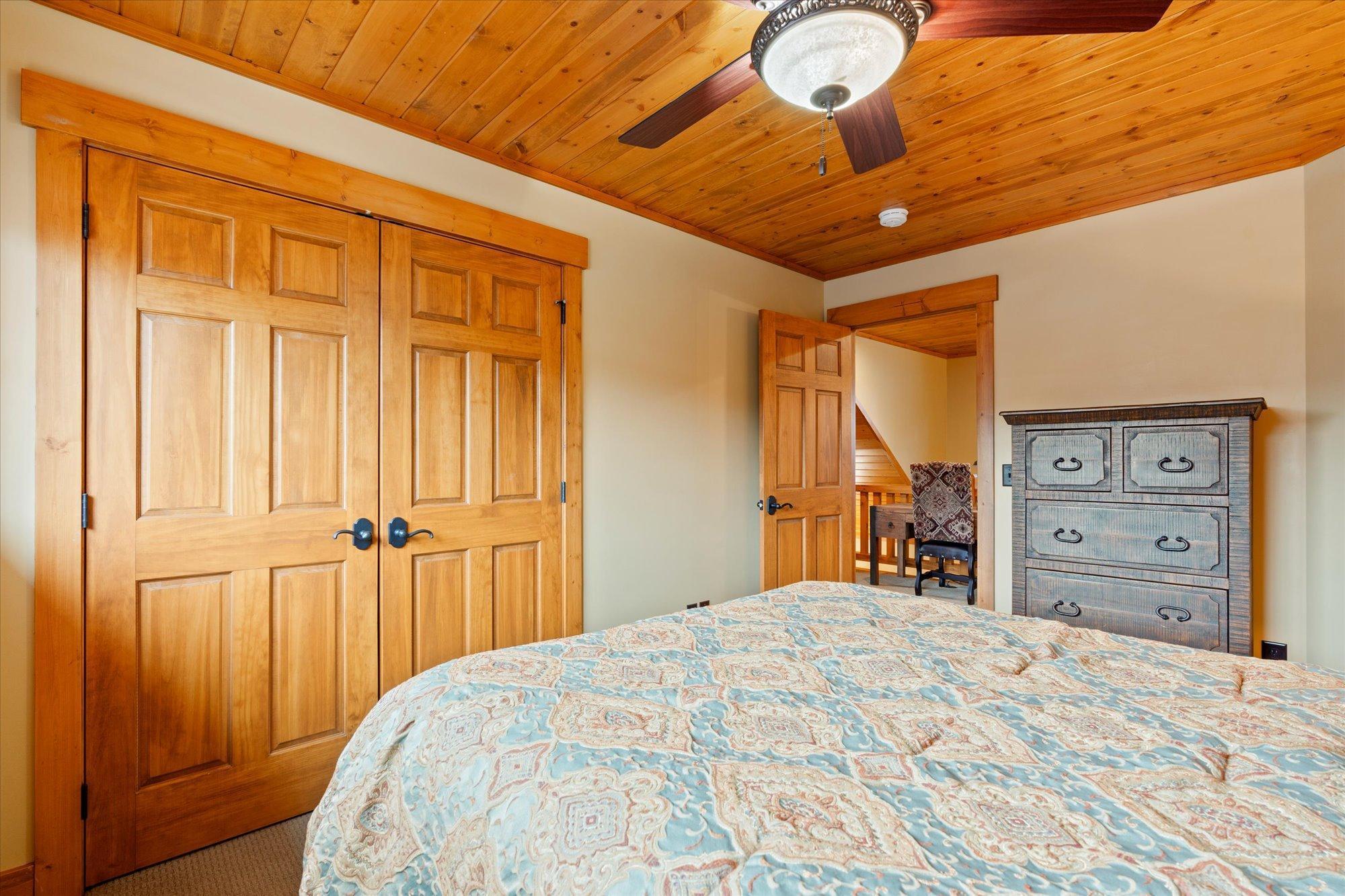 2014 single family home for sale at 11460 Lynn Boyd Way, Unit Cottage 1 Fraction 3 in Crosslake, MN — 4 bed, 4 bath (photo 15 of 33)