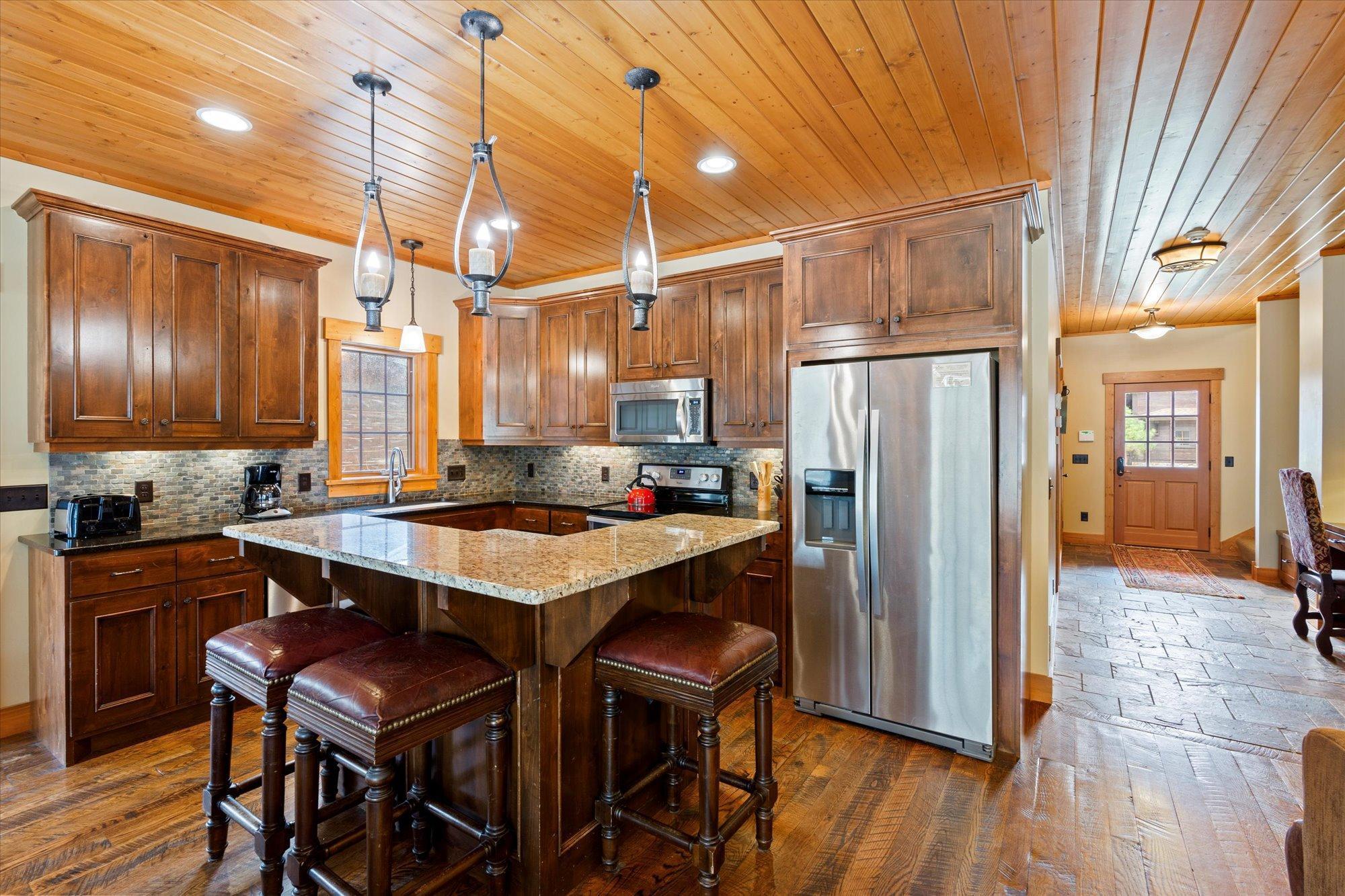 2014 single family home for sale at 11460 Lynn Boyd Way, Unit Cottage 1 Fraction 3 in Crosslake, MN — 4 bed, 4 bath (photo 5 of 33)
