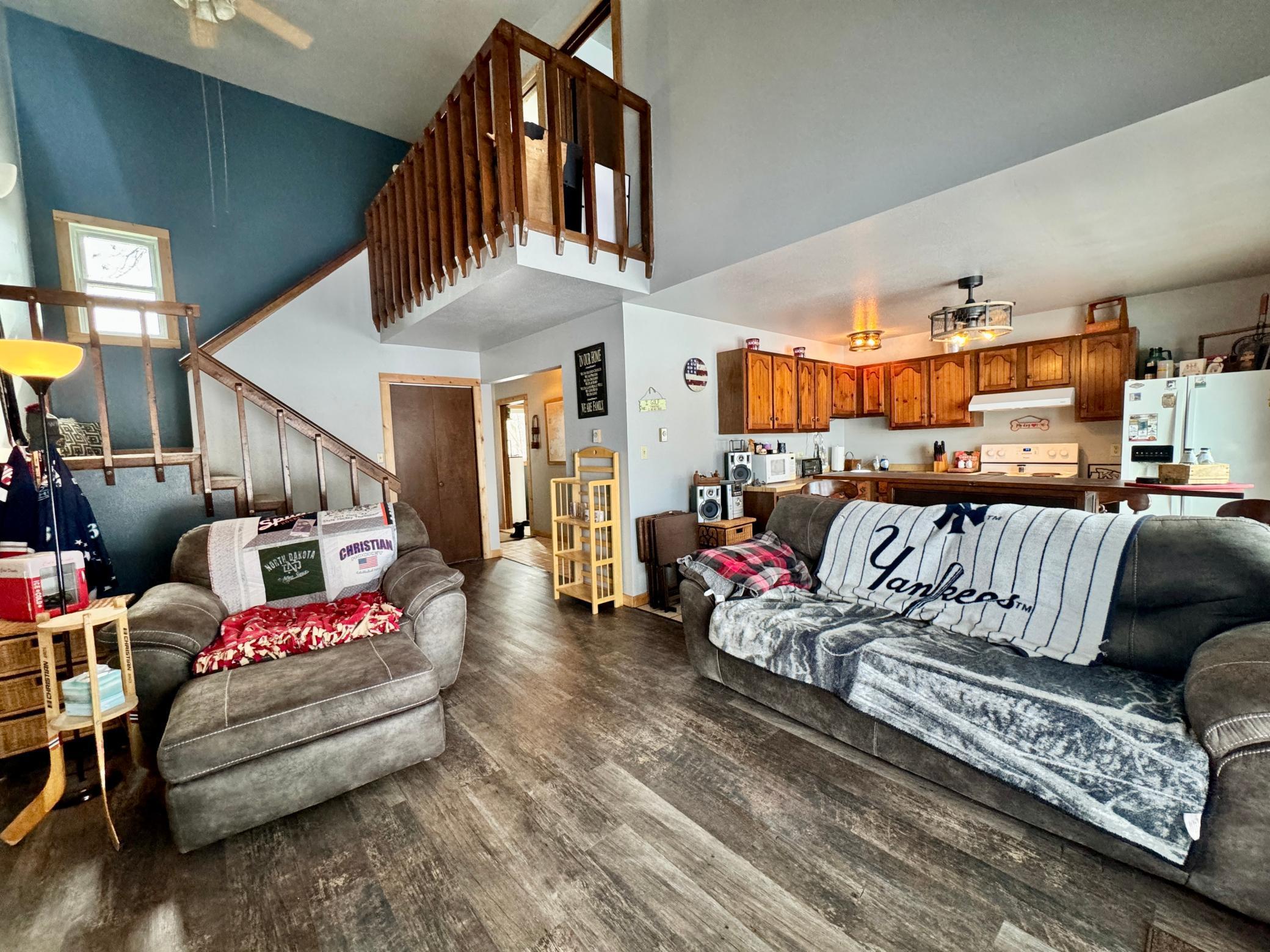 1978 single family home for sale at 37489 Elm Drive in Warroad, MN — 2 bed, 2 bath (photo 3 of 30)