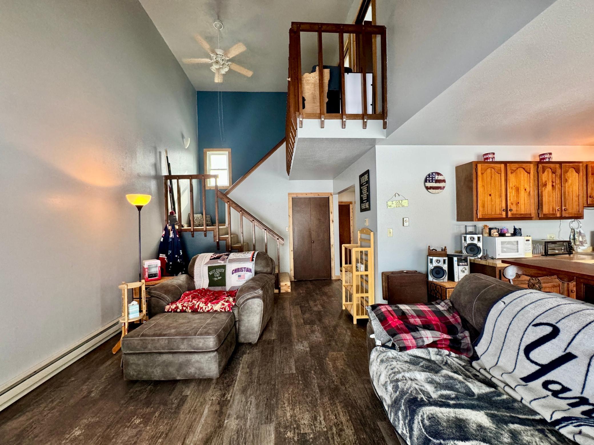1978 single family home for sale at 37489 Elm Drive in Warroad, MN — 2 bed, 2 bath (photo 4 of 30)