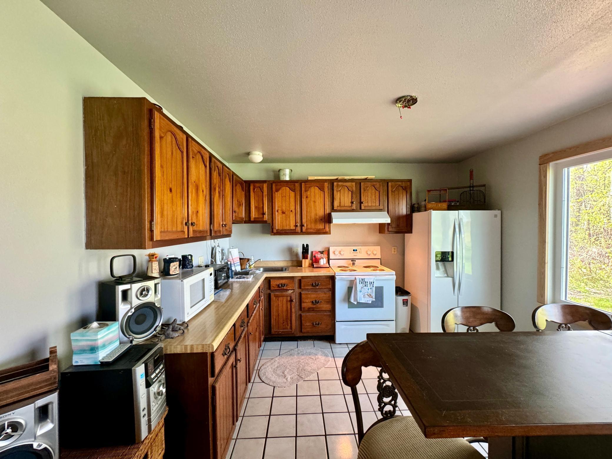 1978 single family home for sale at 37489 Elm Drive in Warroad, MN — 2 bed, 2 bath (photo 5 of 30)