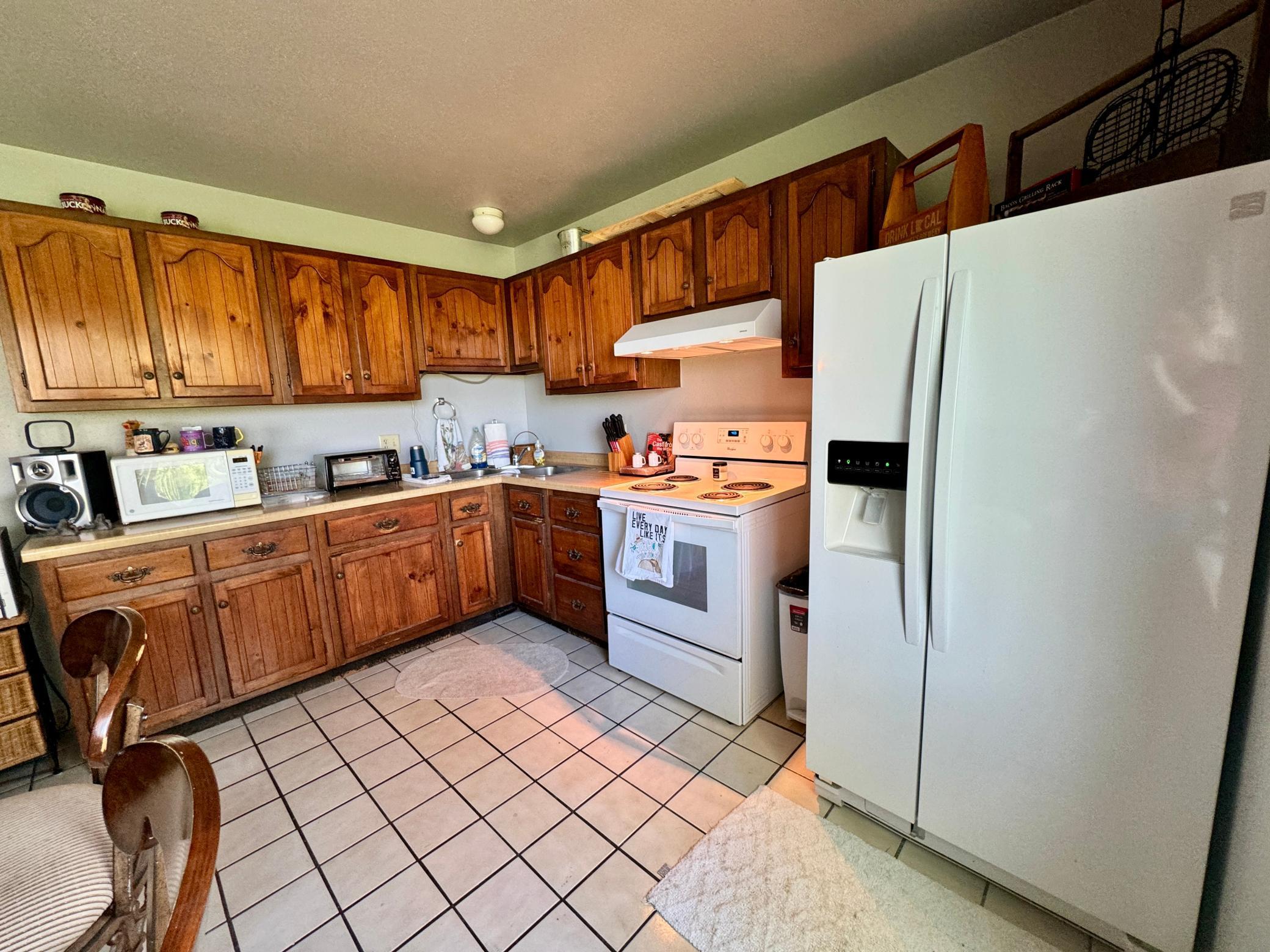 1978 single family home for sale at 37489 Elm Drive in Warroad, MN — 2 bed, 2 bath (photo 7 of 30)