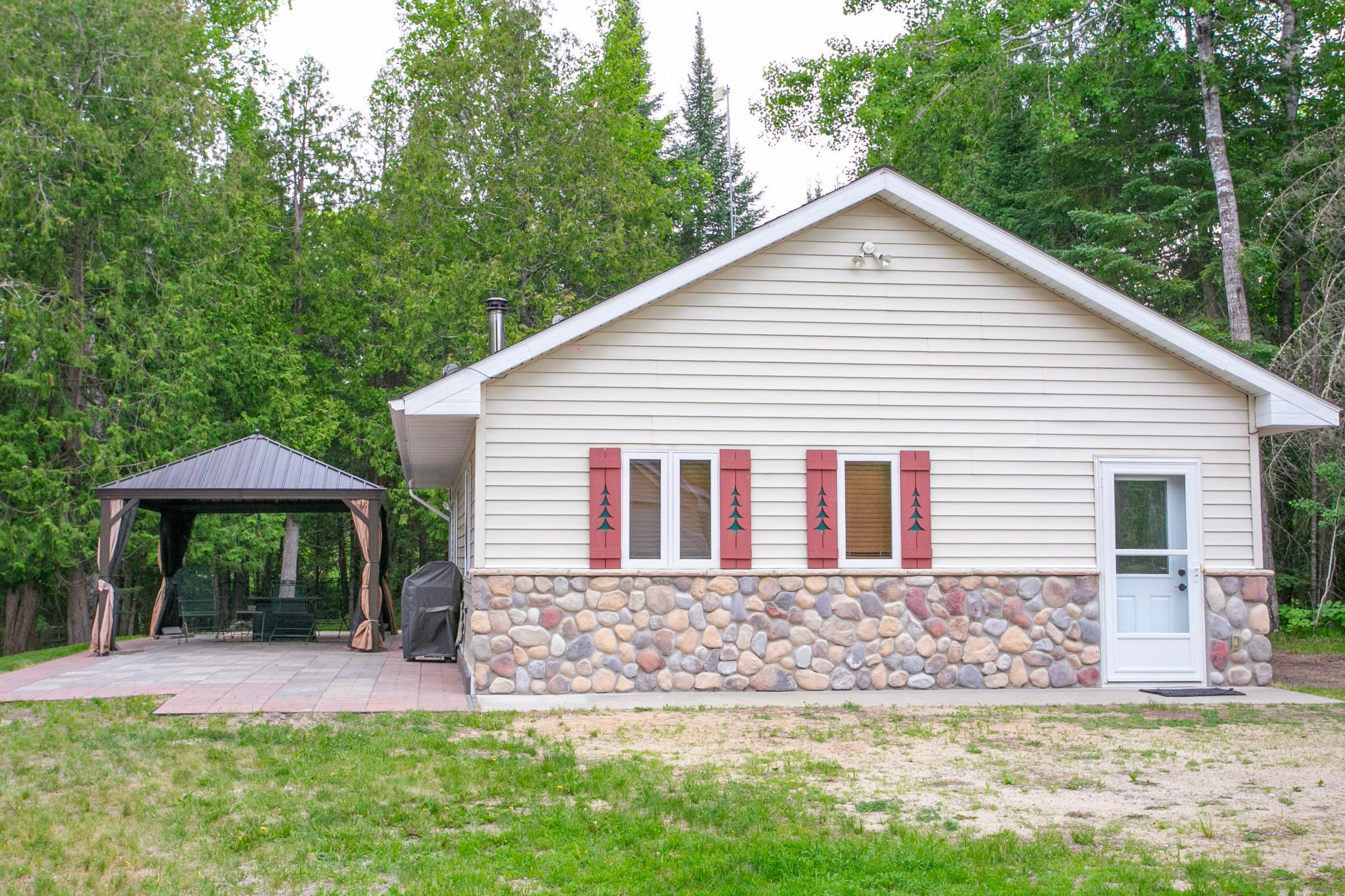 1999 single family home for sale at 10547 Vermeil Drive NE in Deer River, MN — 2 bed, 1 bath (photo 3 of 38)