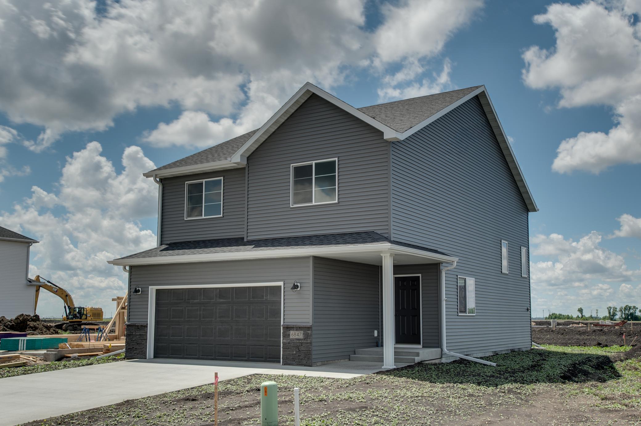 2025 single family home for sale at 6847 Belding Drive S in Fargo, ND — 3 bed, 3 bath (photo 2 of 33)