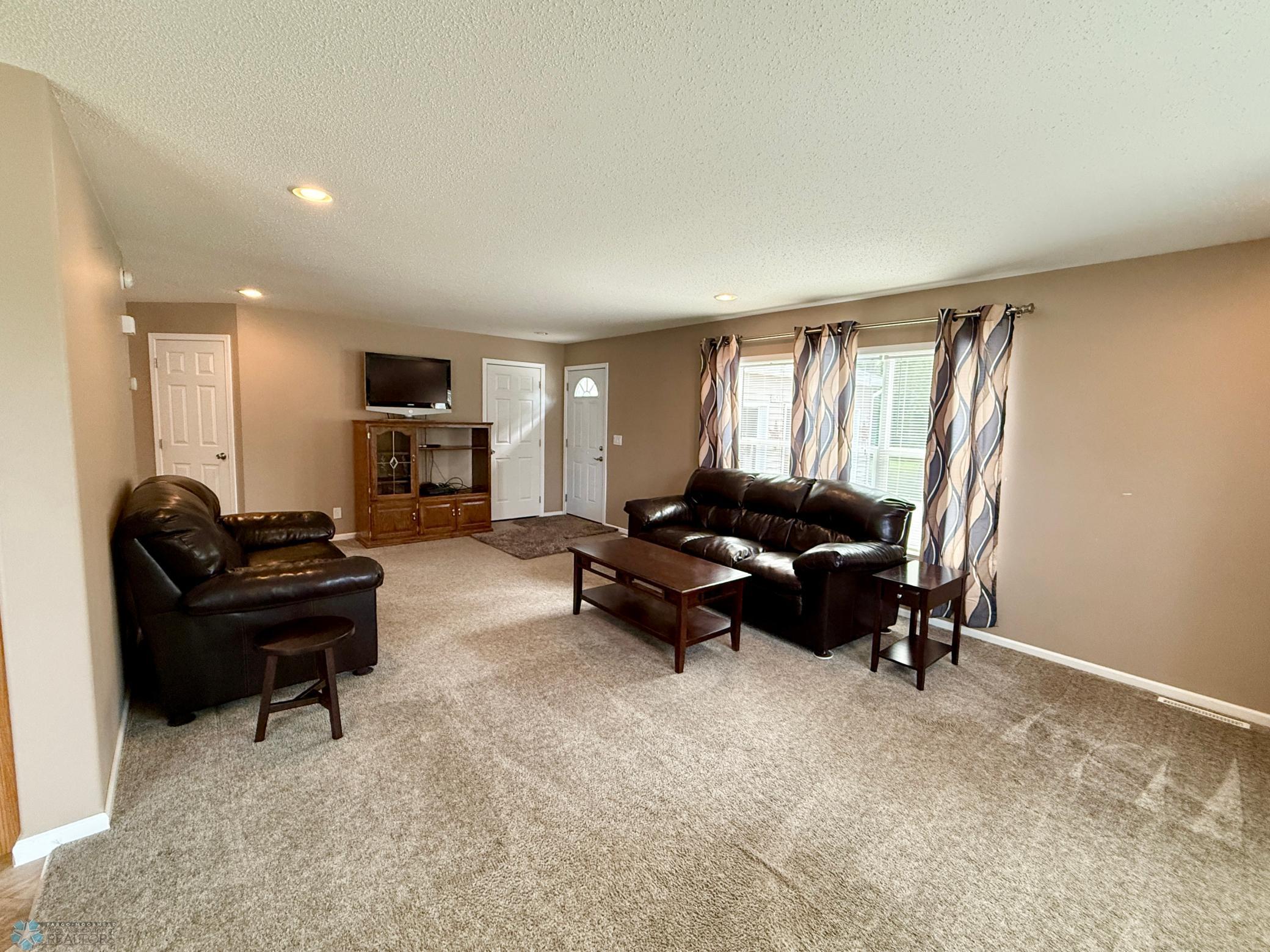 2012 single family home for sale at 511 Jessamine Avenue in Aneta, ND — 3 bed, 1 bath (photo 5 of 21)