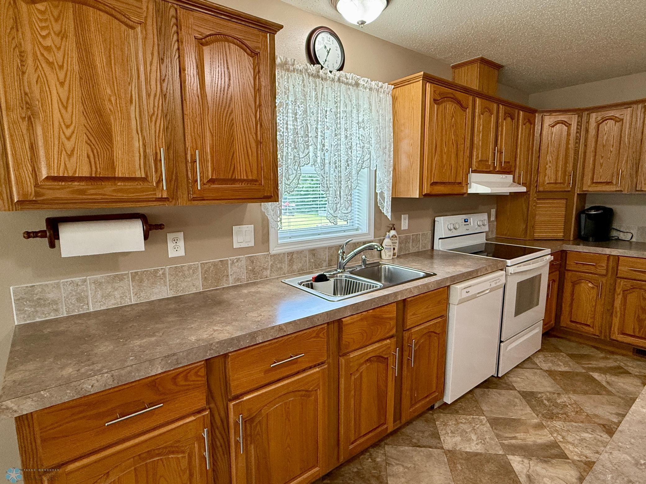 2012 single family home for sale at 511 Jessamine Avenue in Aneta, ND — 3 bed, 1 bath (photo 8 of 21)