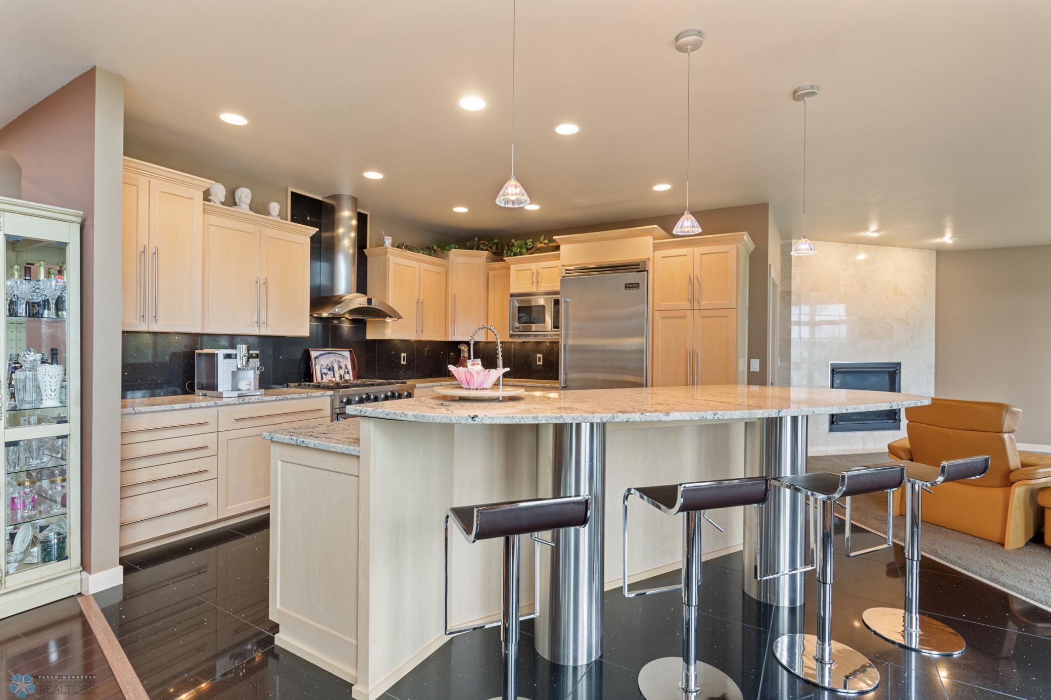 2005 single family home for sale at 1811 7th Street E in West Fargo, ND — 6 bed, 4 bath (photo 14 of 63)
