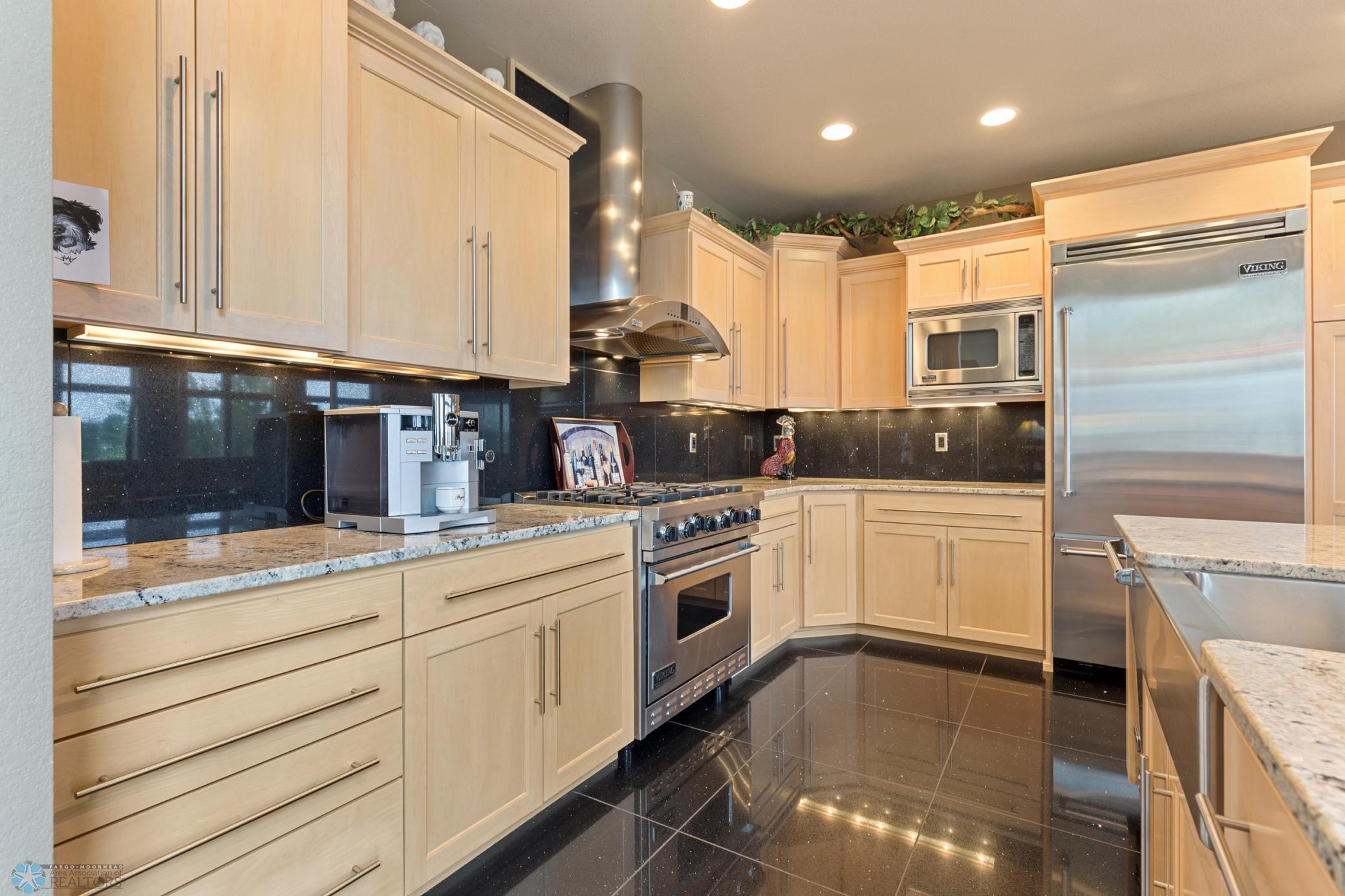 2005 single family home for sale at 1811 7th Street E in West Fargo, ND — 6 bed, 4 bath (photo 17 of 63)