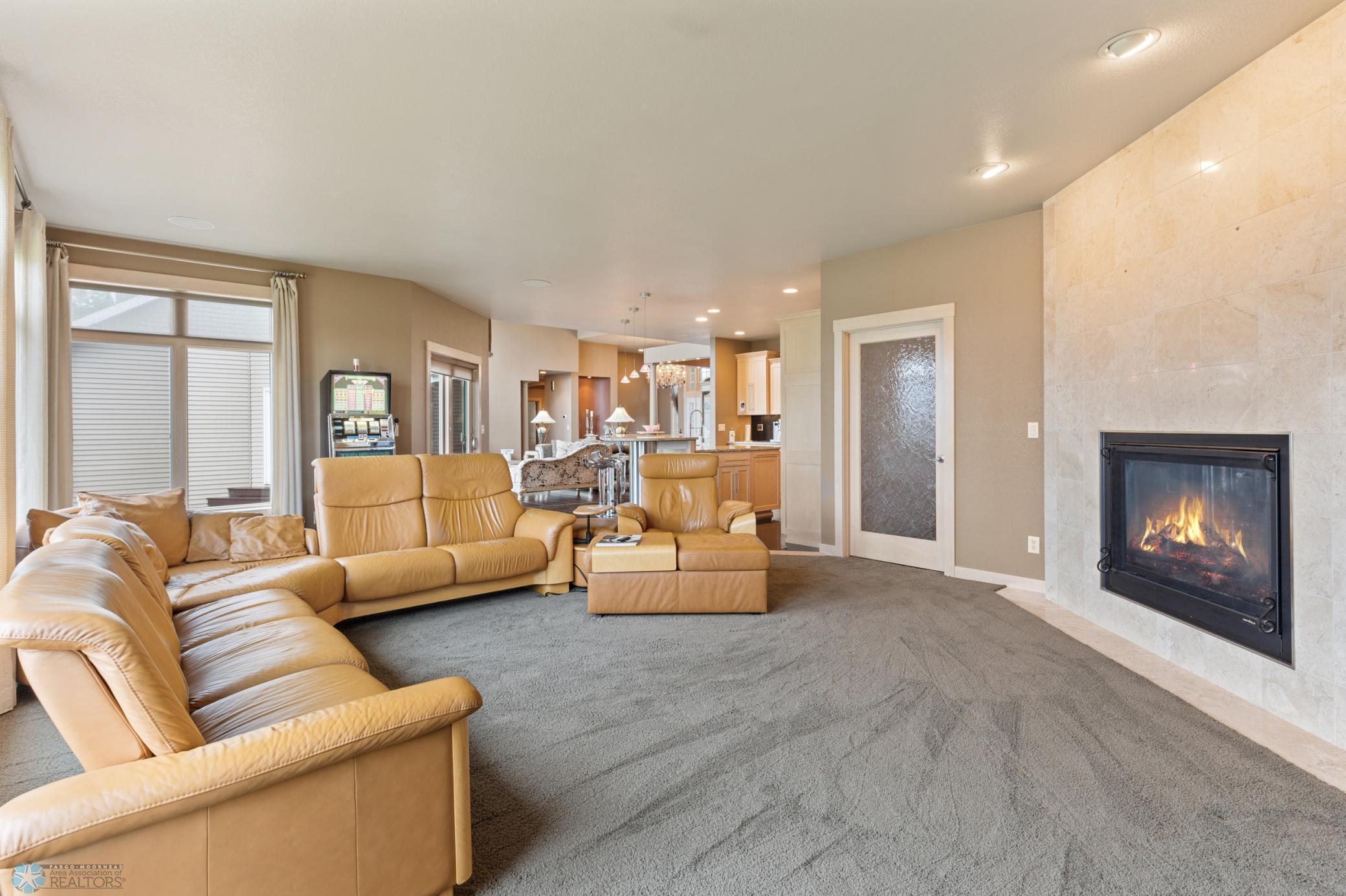 2005 single family home for sale at 1811 7th Street E in West Fargo, ND — 6 bed, 4 bath (photo 24 of 63)