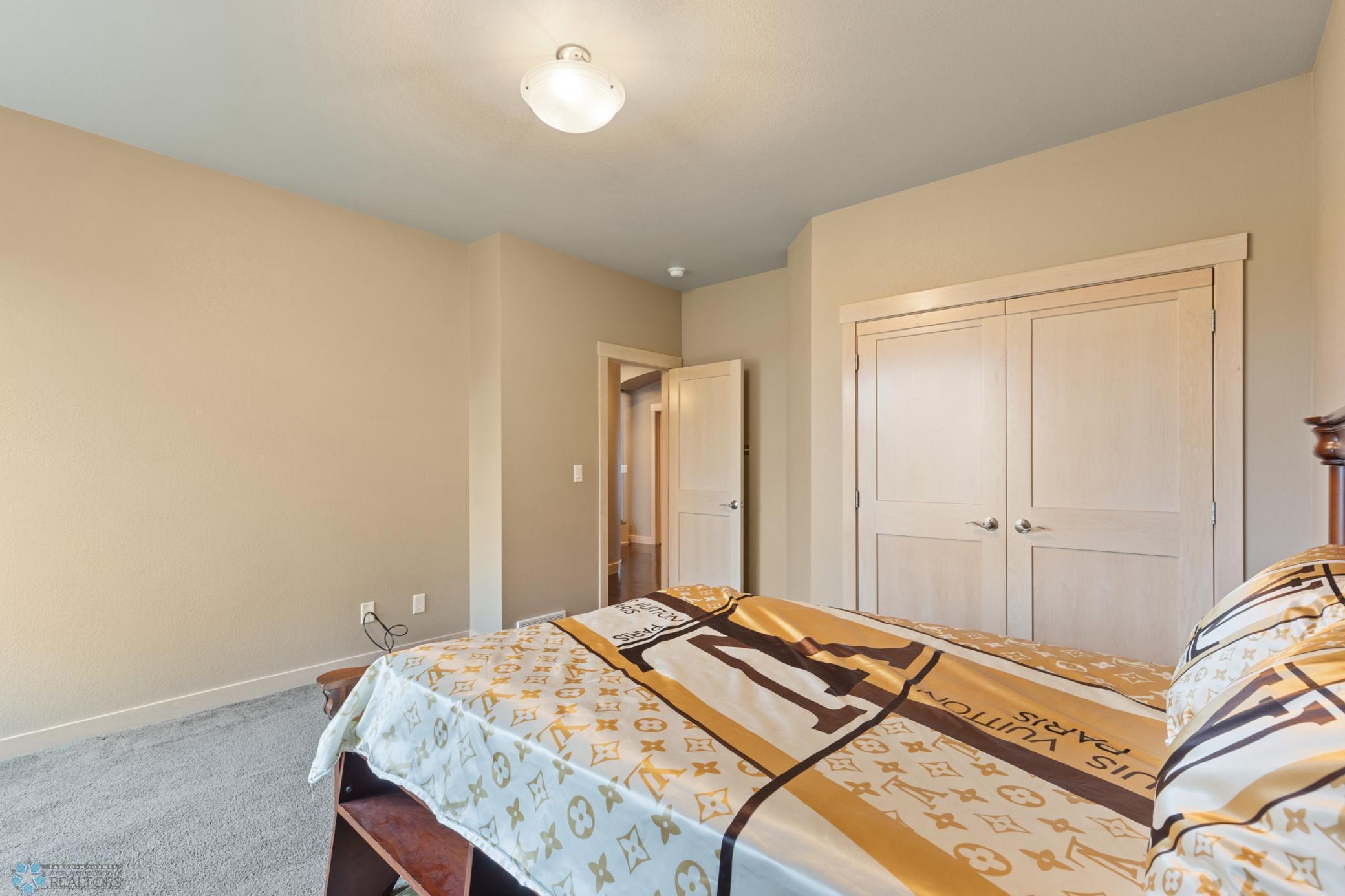 2005 single family home for sale at 1811 7th Street E in West Fargo, ND — 6 bed, 4 bath (photo 32 of 63)