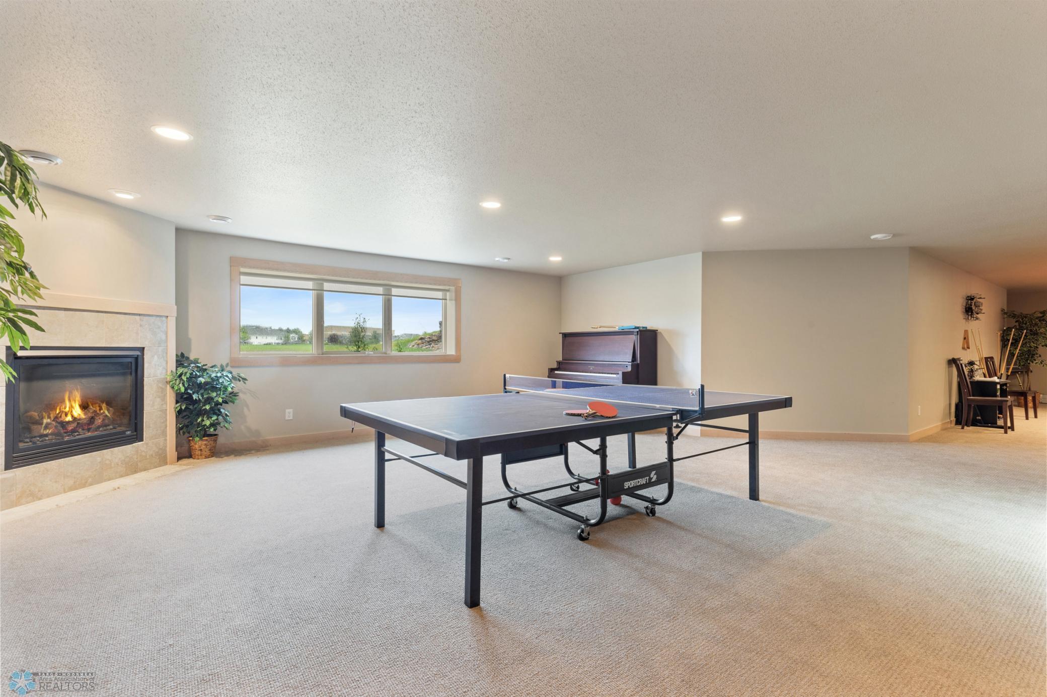 2005 single family home for sale at 1811 7th Street E in West Fargo, ND — 6 bed, 4 bath (photo 40 of 63)