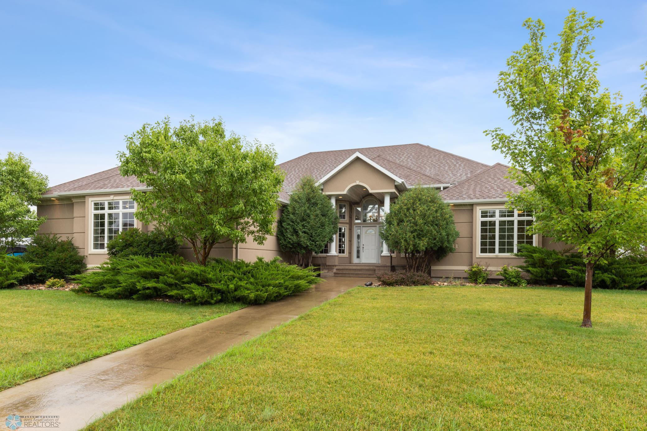 2005 single family home for sale at 1811 7th Street E in West Fargo, ND — 6 bed, 4 bath (photo 5 of 63)