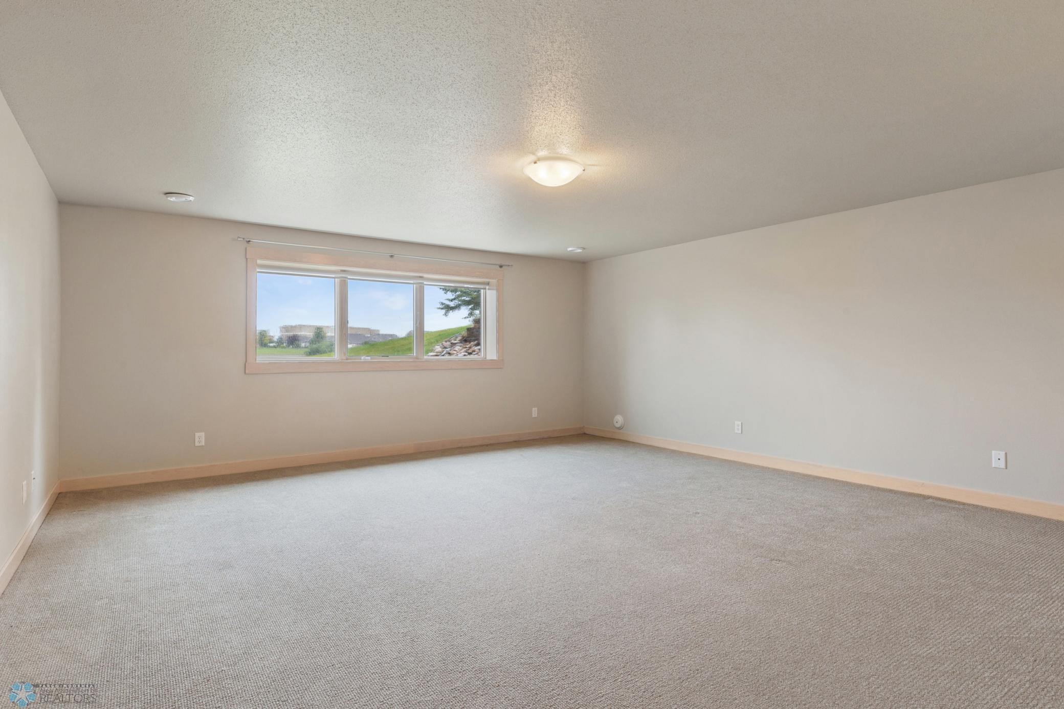 2005 single family home for sale at 1811 7th Street E in West Fargo, ND — 6 bed, 4 bath (photo 41 of 63)