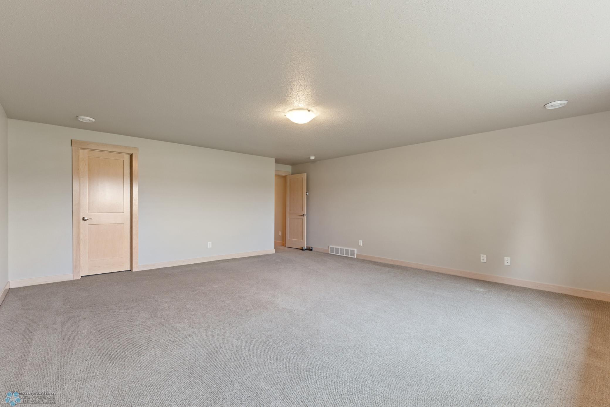 2005 single family home for sale at 1811 7th Street E in West Fargo, ND — 6 bed, 4 bath (photo 42 of 63)