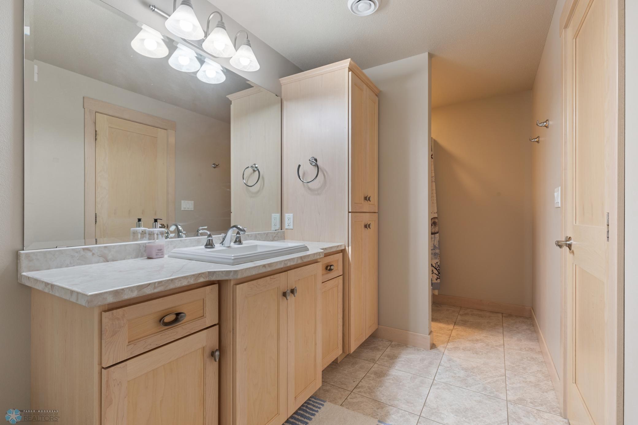 2005 single family home for sale at 1811 7th Street E in West Fargo, ND — 6 bed, 4 bath (photo 43 of 63)