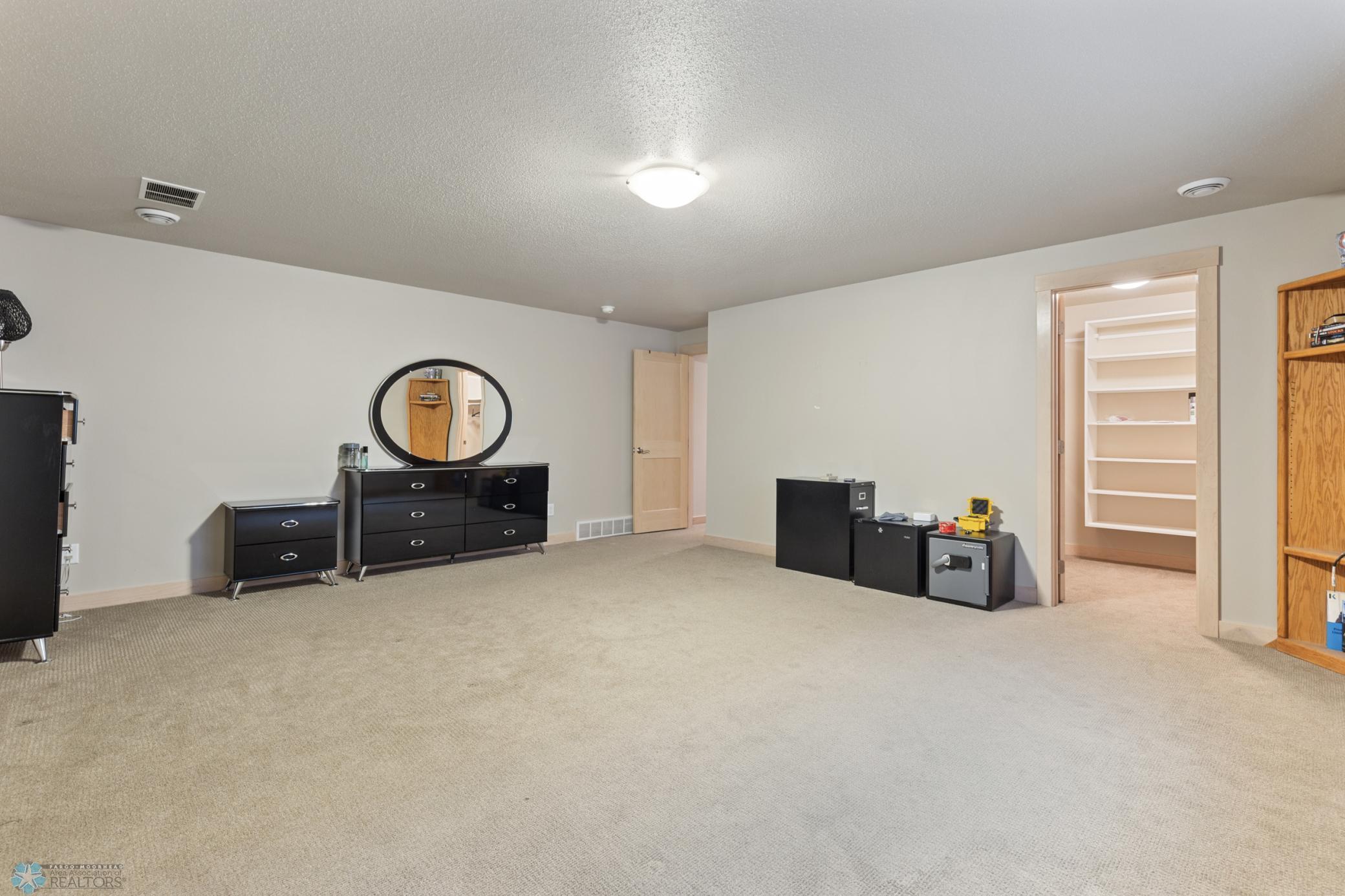 2005 single family home for sale at 1811 7th Street E in West Fargo, ND — 6 bed, 4 bath (photo 45 of 63)