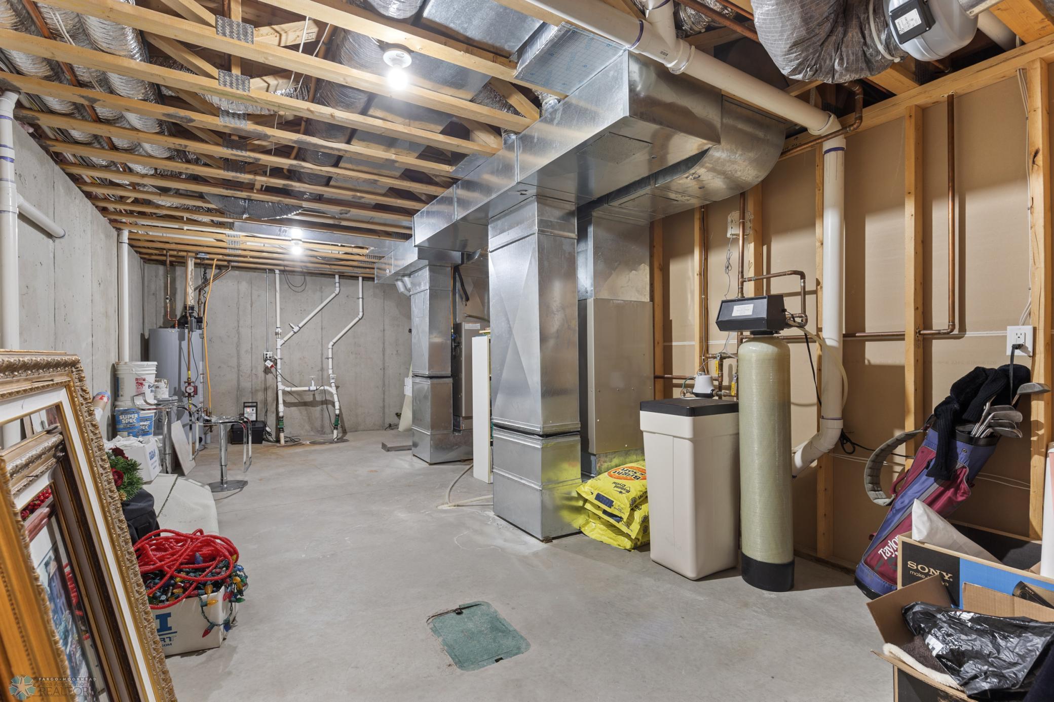 2005 single family home for sale at 1811 7th Street E in West Fargo, ND — 6 bed, 4 bath (photo 47 of 63)