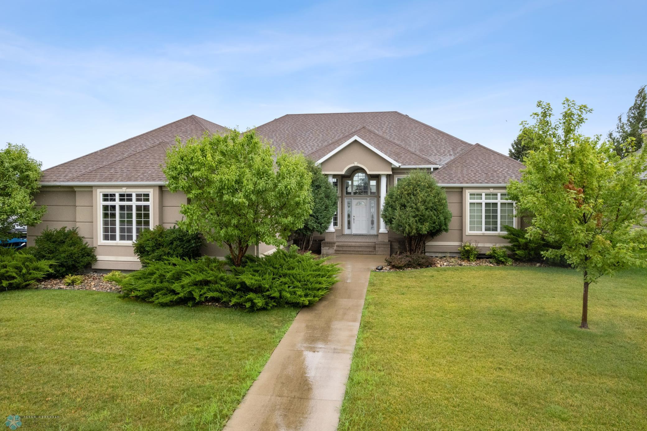 2005 single family home for sale at 1811 7th Street E in West Fargo, ND — 6 bed, 4 bath (photo 6 of 63)